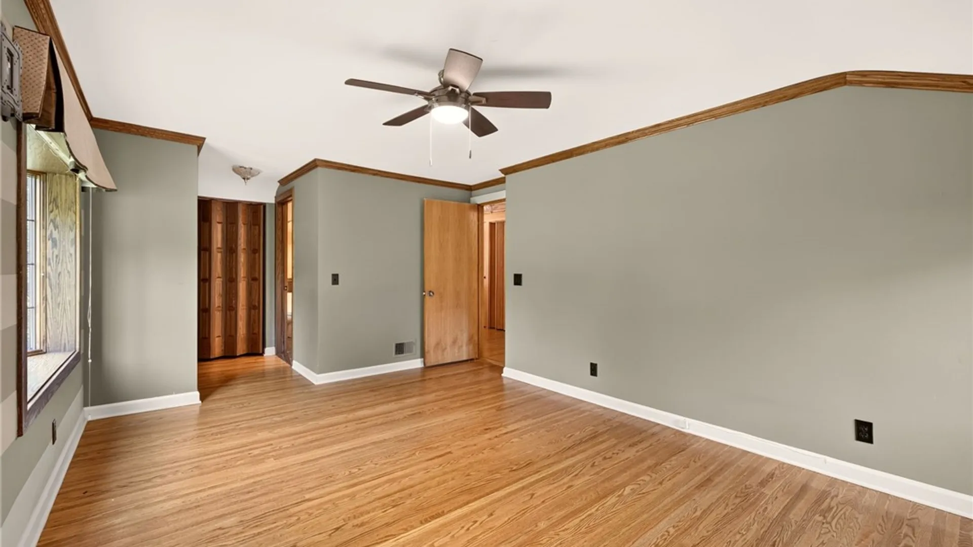 Property at 135 Orchard Park Boulevard, Irondequoit, NY 14609 32
