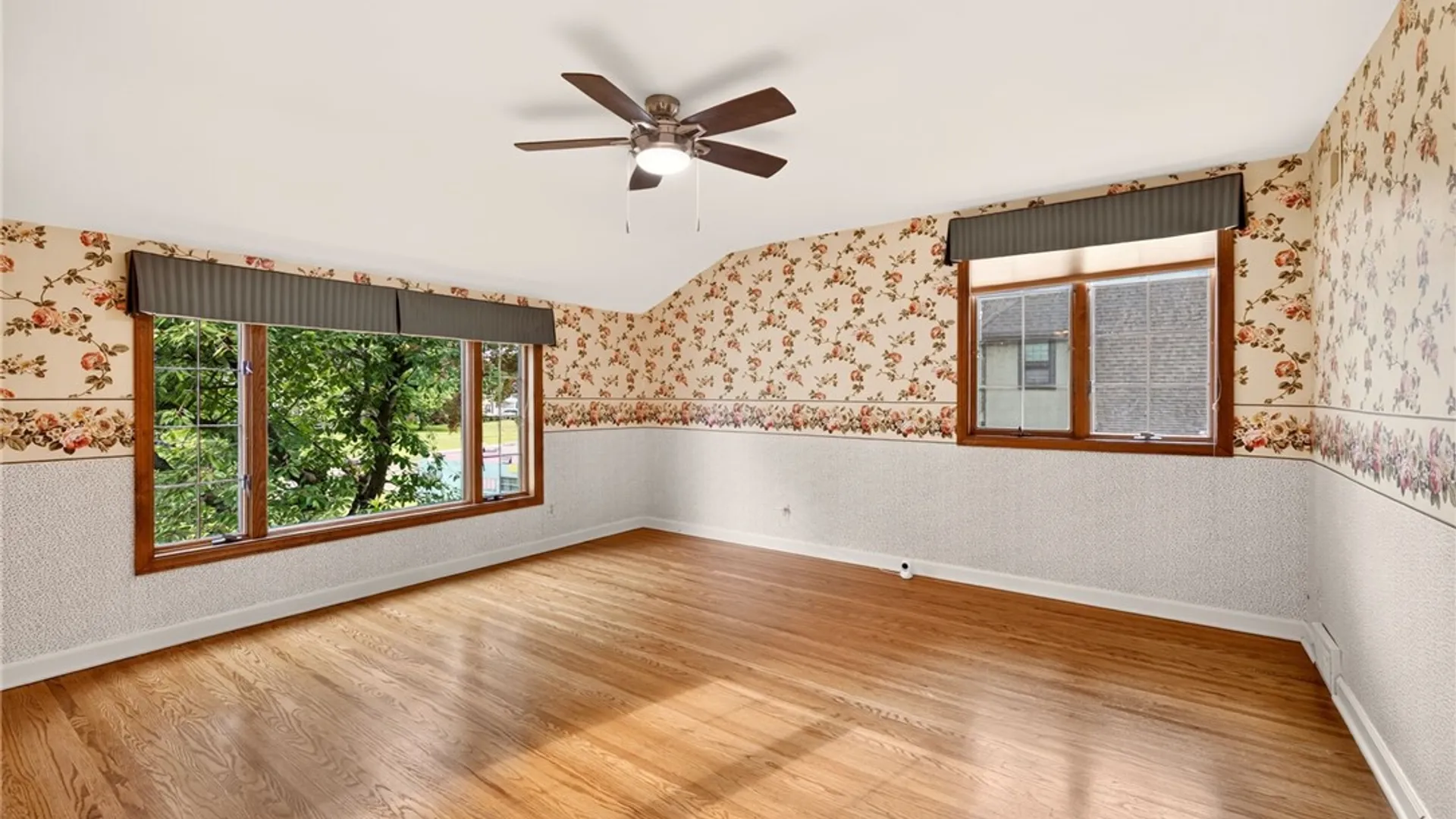 Property at 135 Orchard Park Boulevard, Irondequoit, NY 14609 38