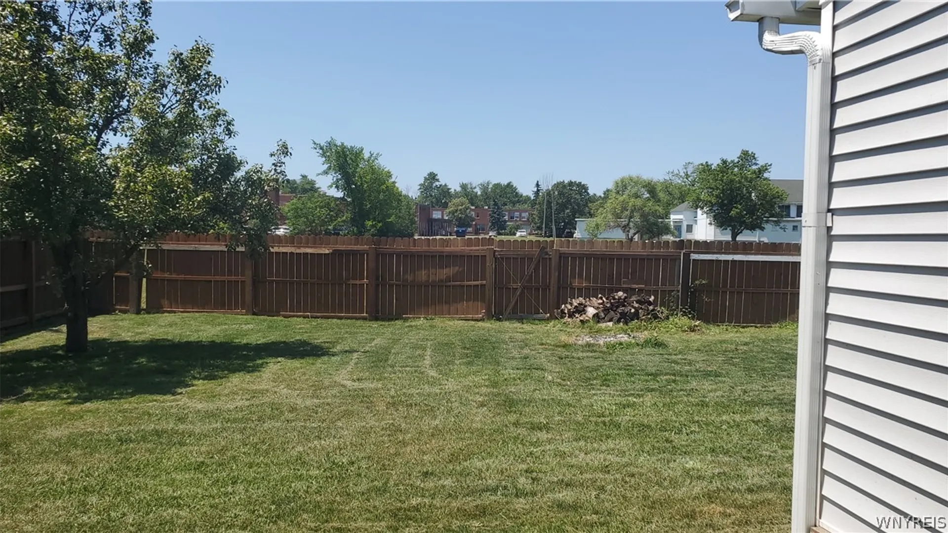 Property at 18 Sandstone Drive, Cheektowaga, NY 14225 12