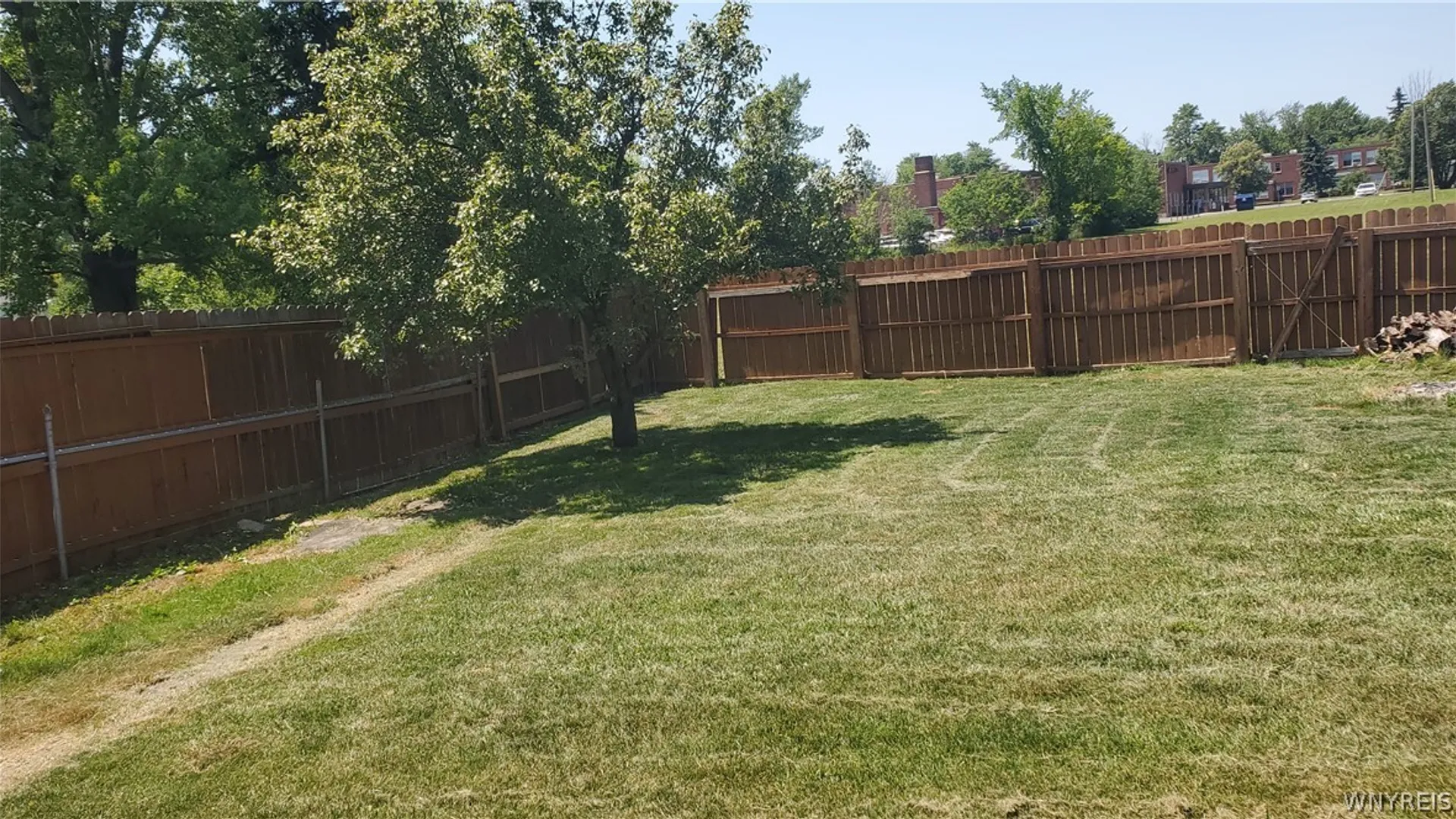 Property at 18 Sandstone Drive, Cheektowaga, NY 14225 13