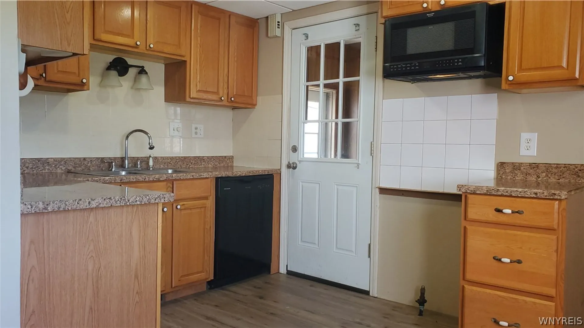 Property at 18 Sandstone Drive, Cheektowaga, NY 14225 5