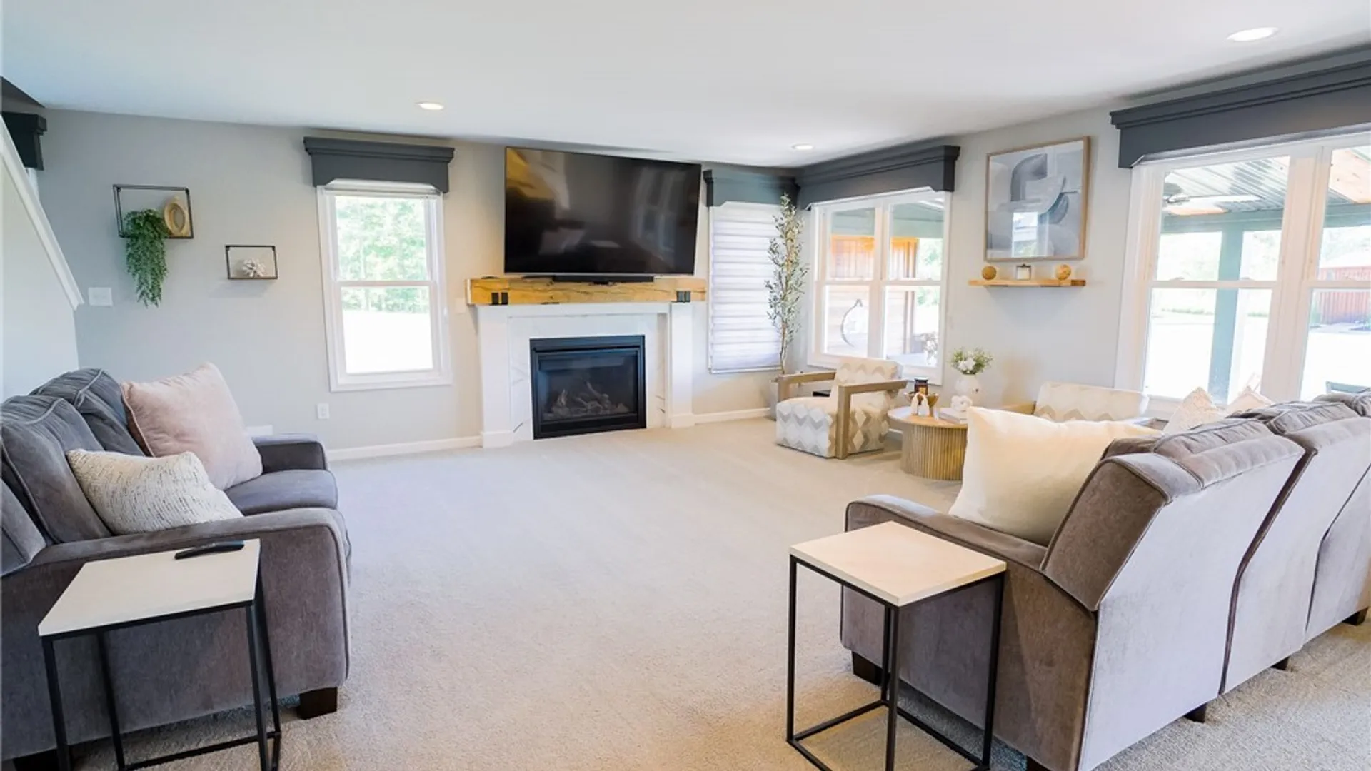 Property at 76 Jaycee Lane, West Seneca, NY 14224 6