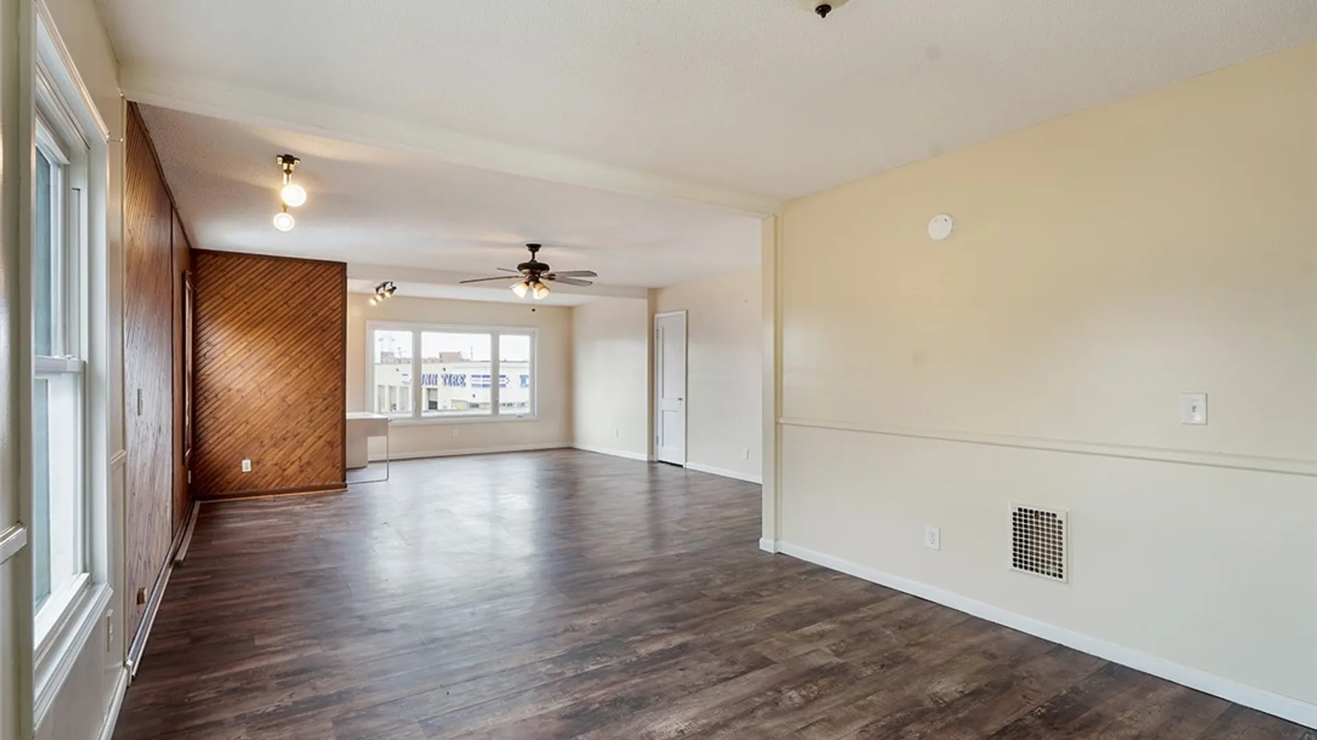 Property at 2289 Delaware Avenue, Buffalo, NY 14216 17