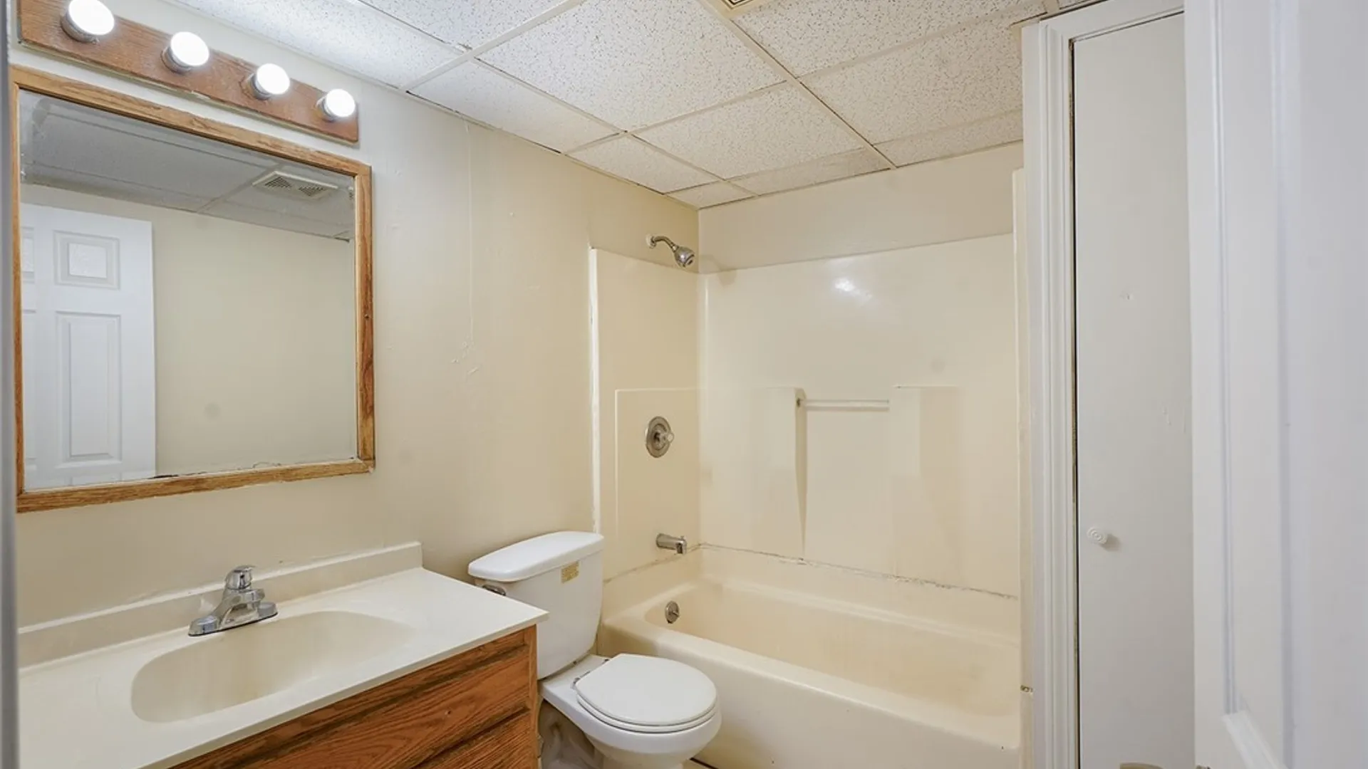 Property at 2289 Delaware Avenue, Buffalo, NY 14216 43