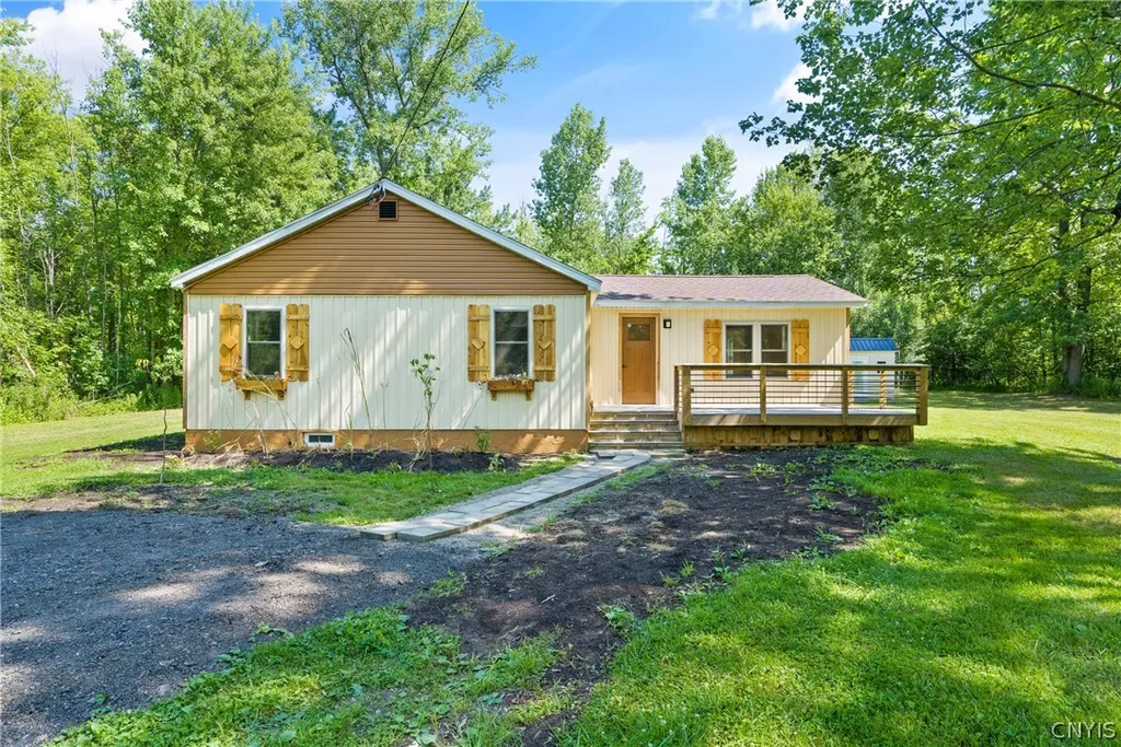 Property at 563 County Route 12, Schroeppel, NY 13132