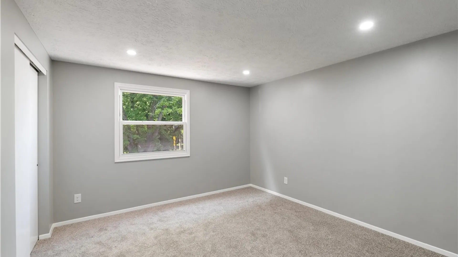 Property at 13 Trillium Lane, Henrietta, NY 14586 24