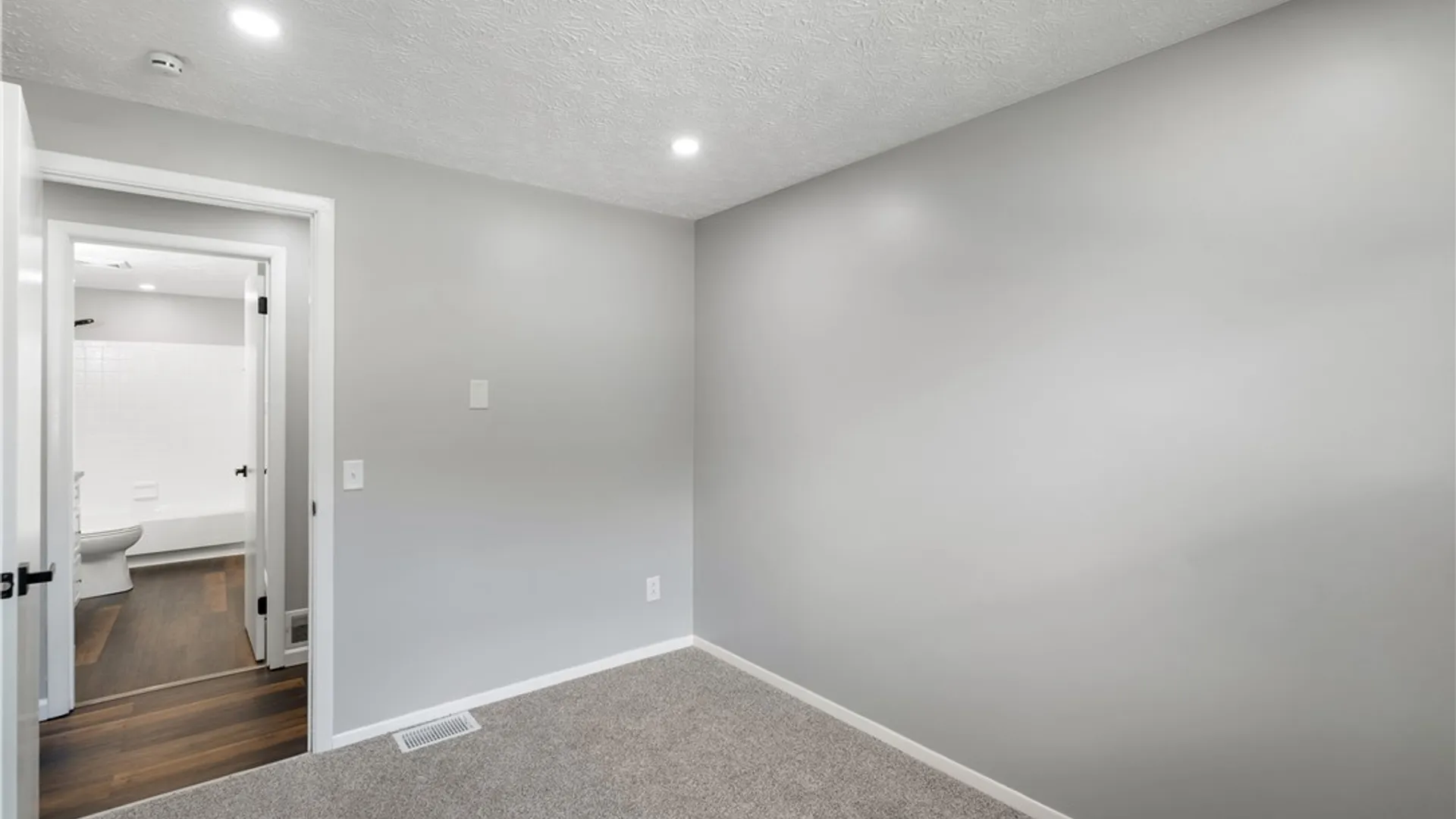 Property at 13 Trillium Lane, Henrietta, NY 14586 29