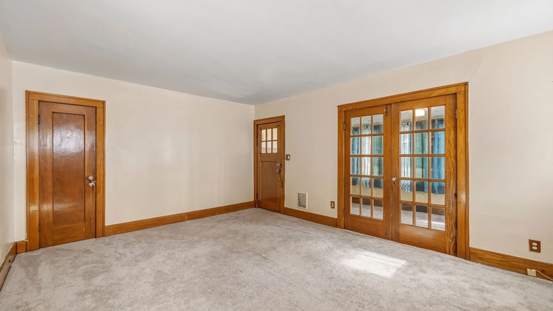 Property at 106 Jewett Avenue, Buffalo, NY 14214 4