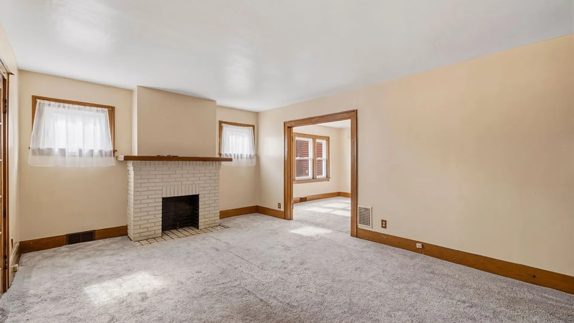 Property at 106 Jewett Avenue, Buffalo, NY 14214 6