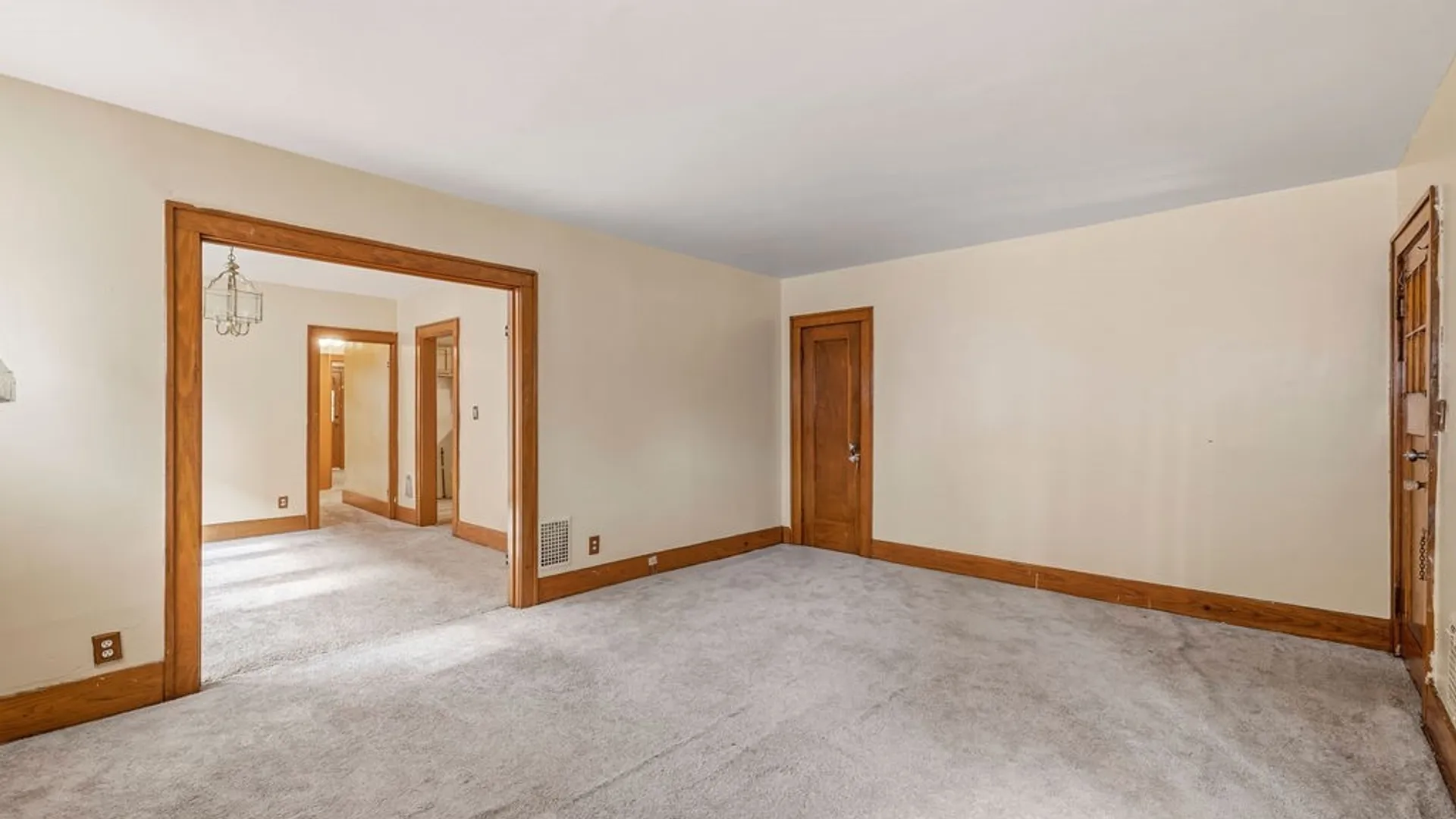 Property at 106 Jewett Avenue, Buffalo, NY 14214 5