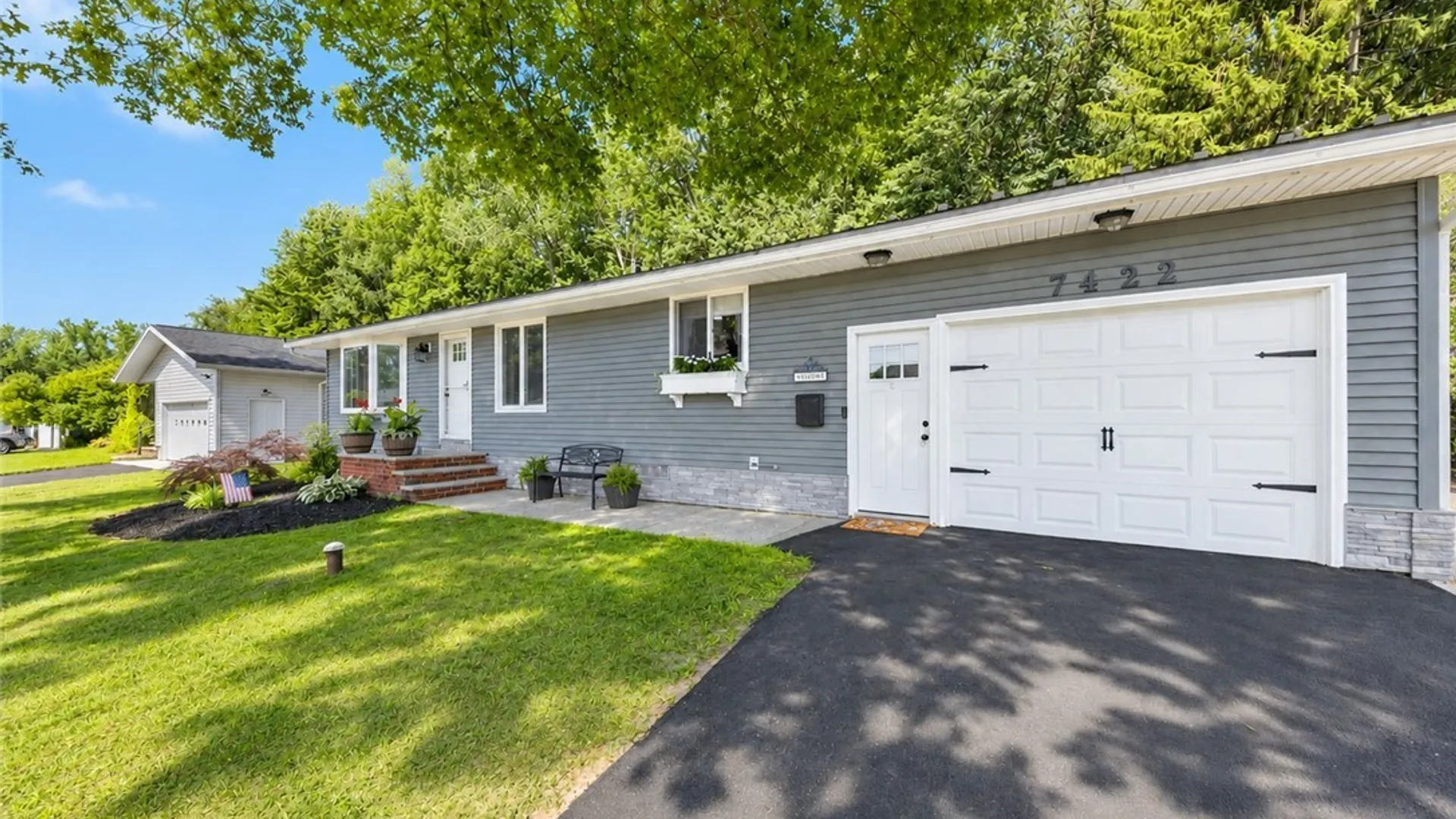 Property at 7422 Rosewood Cir, Cicero, NY 13212 3