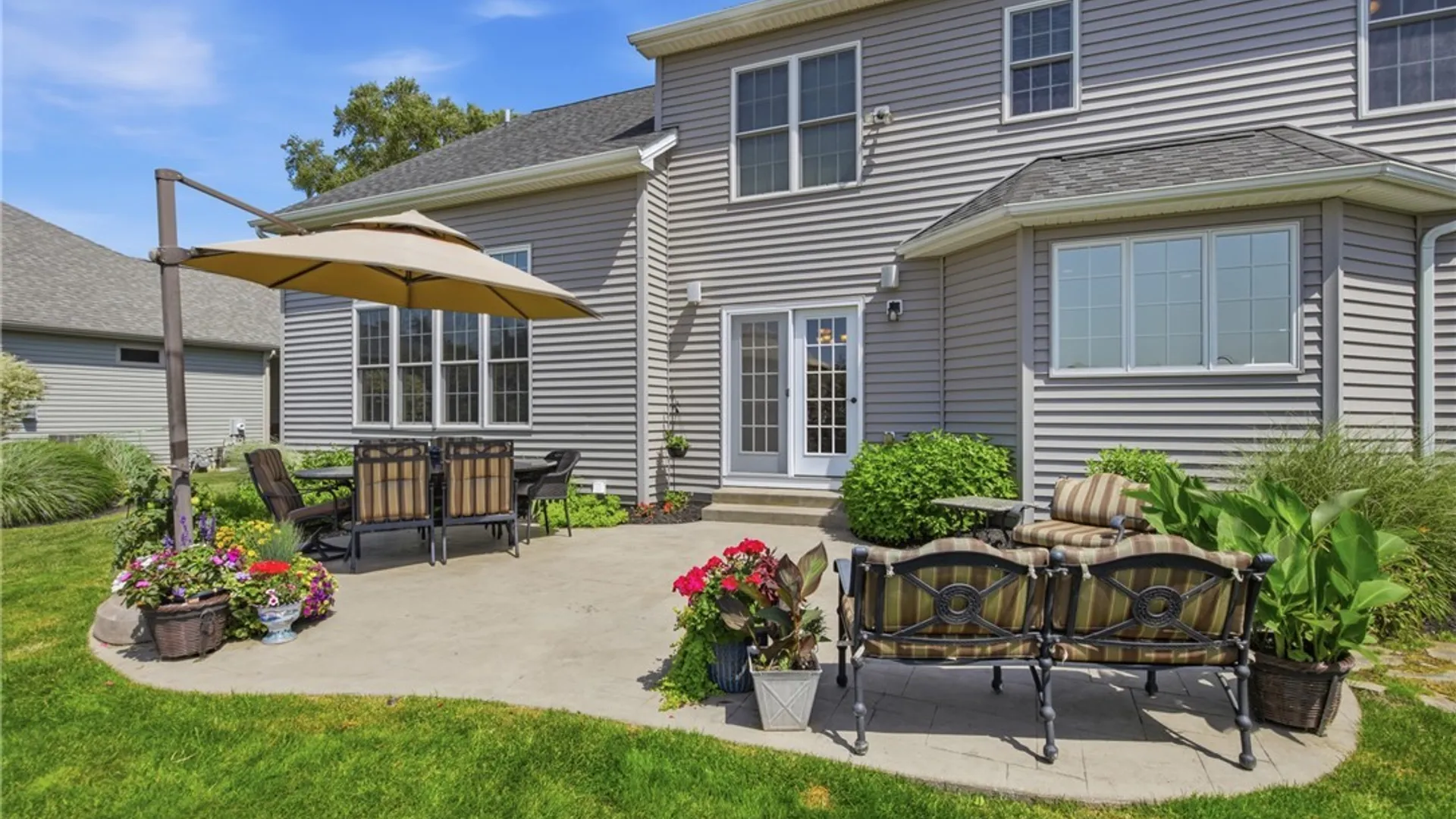 Property at 6 Parliament Lane, Lancaster, NY 14086 34