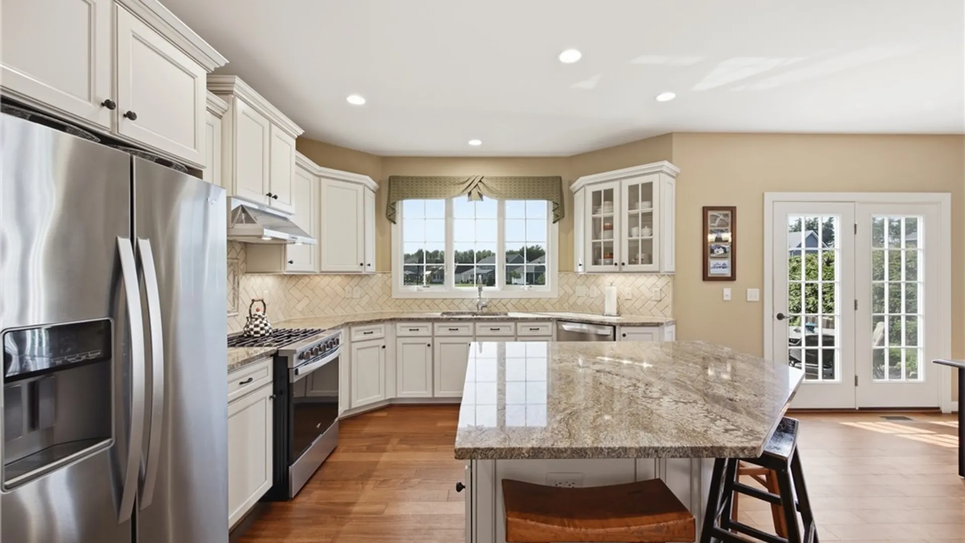 Property at 6 Parliament Lane, Lancaster, NY 14086 8