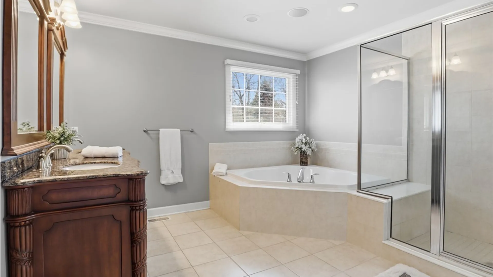 Property at 5 Kingfisher Court, Orchard Park, NY 14127 14