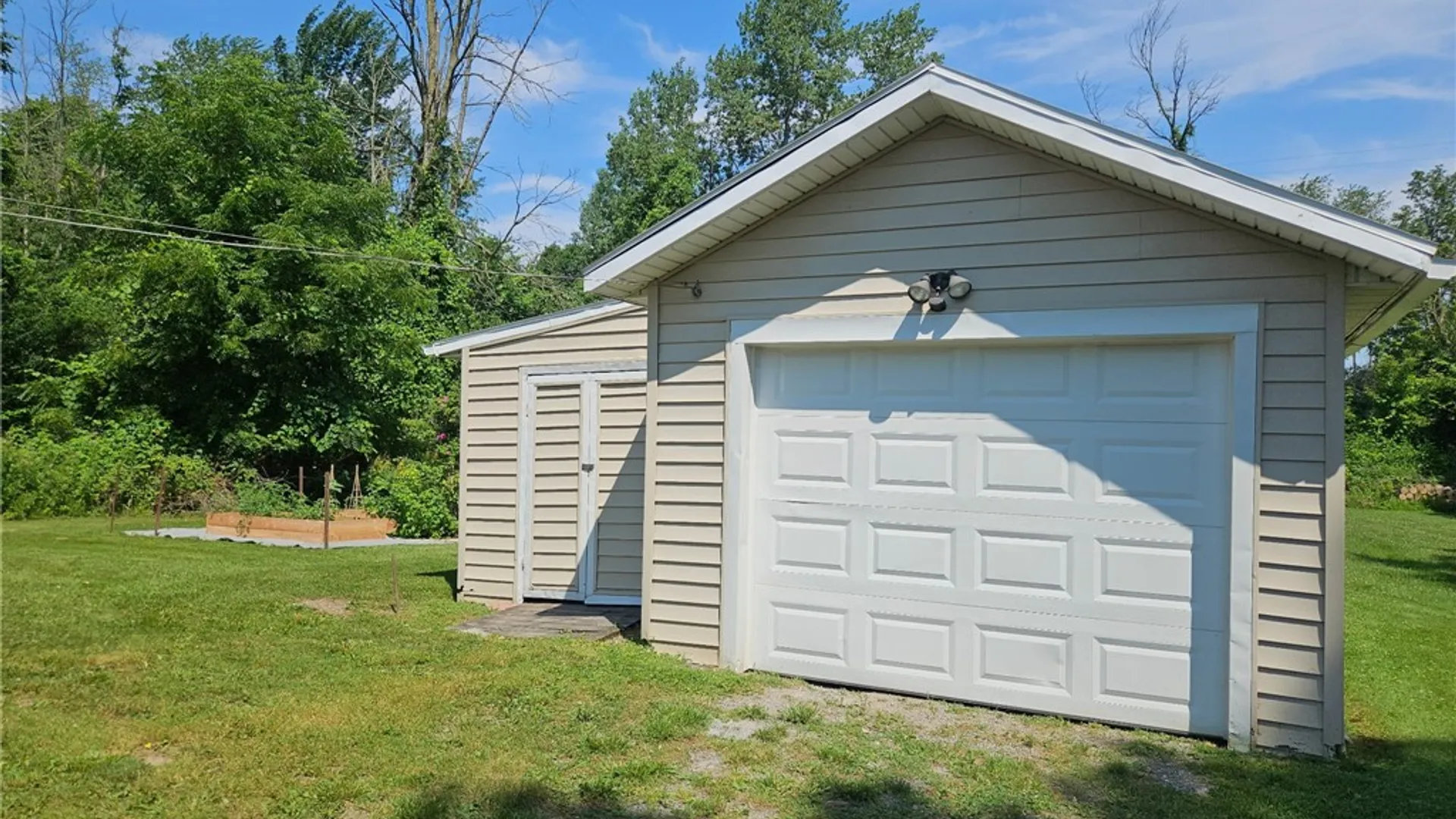 Property at 4073 Pearl Street Road, Batavia, NY 14020 5