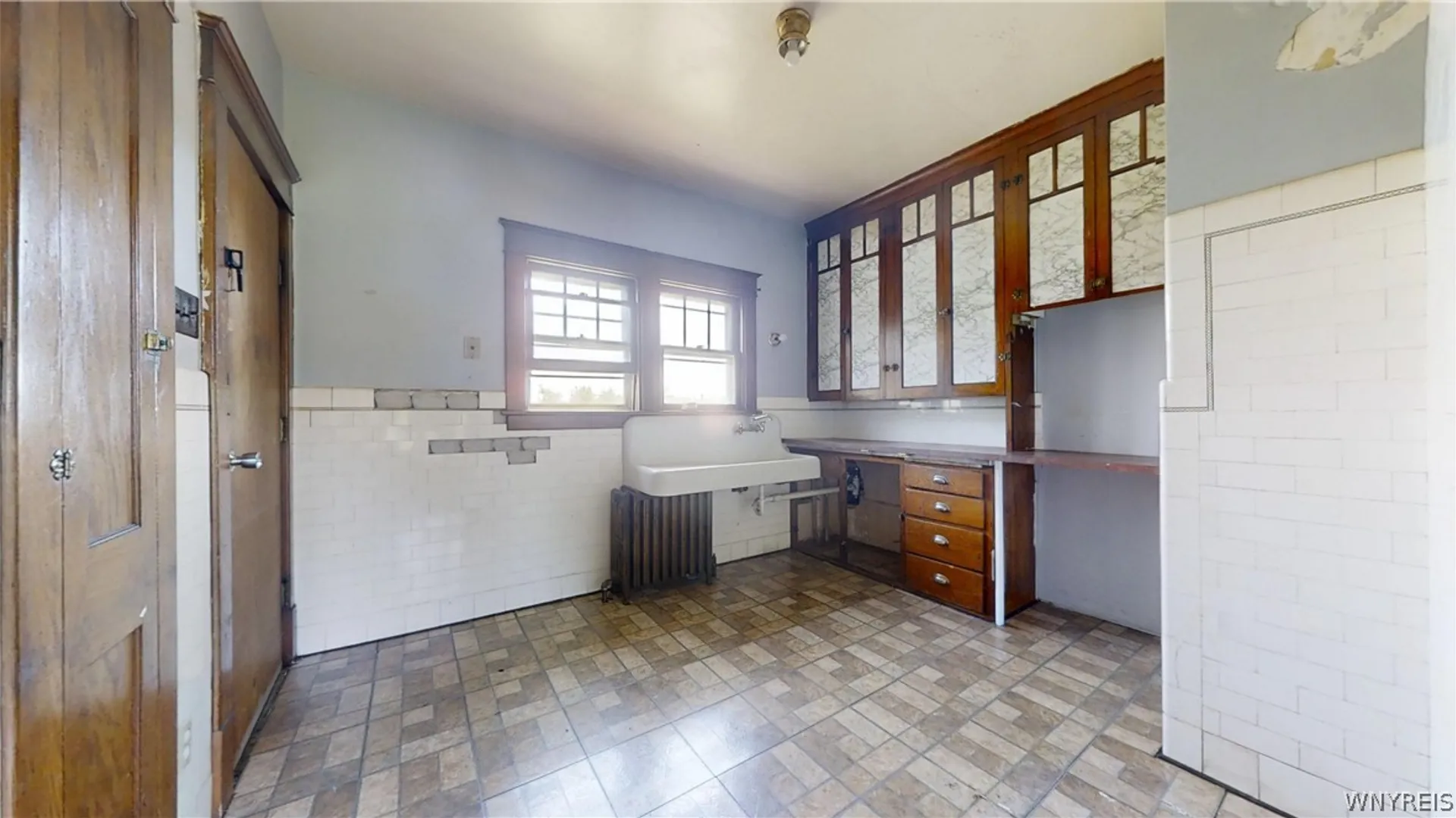 Property at 425 Johnson Street, Buffalo, NY 14211 7