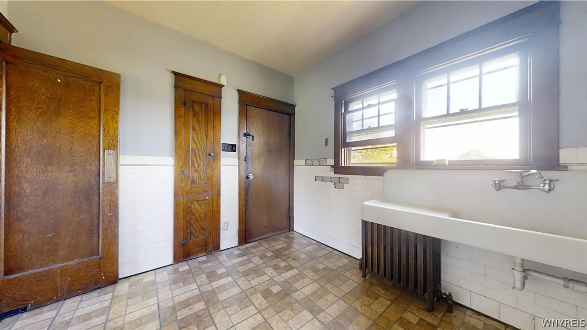 Property at 425 Johnson Street, Buffalo, NY 14211 9