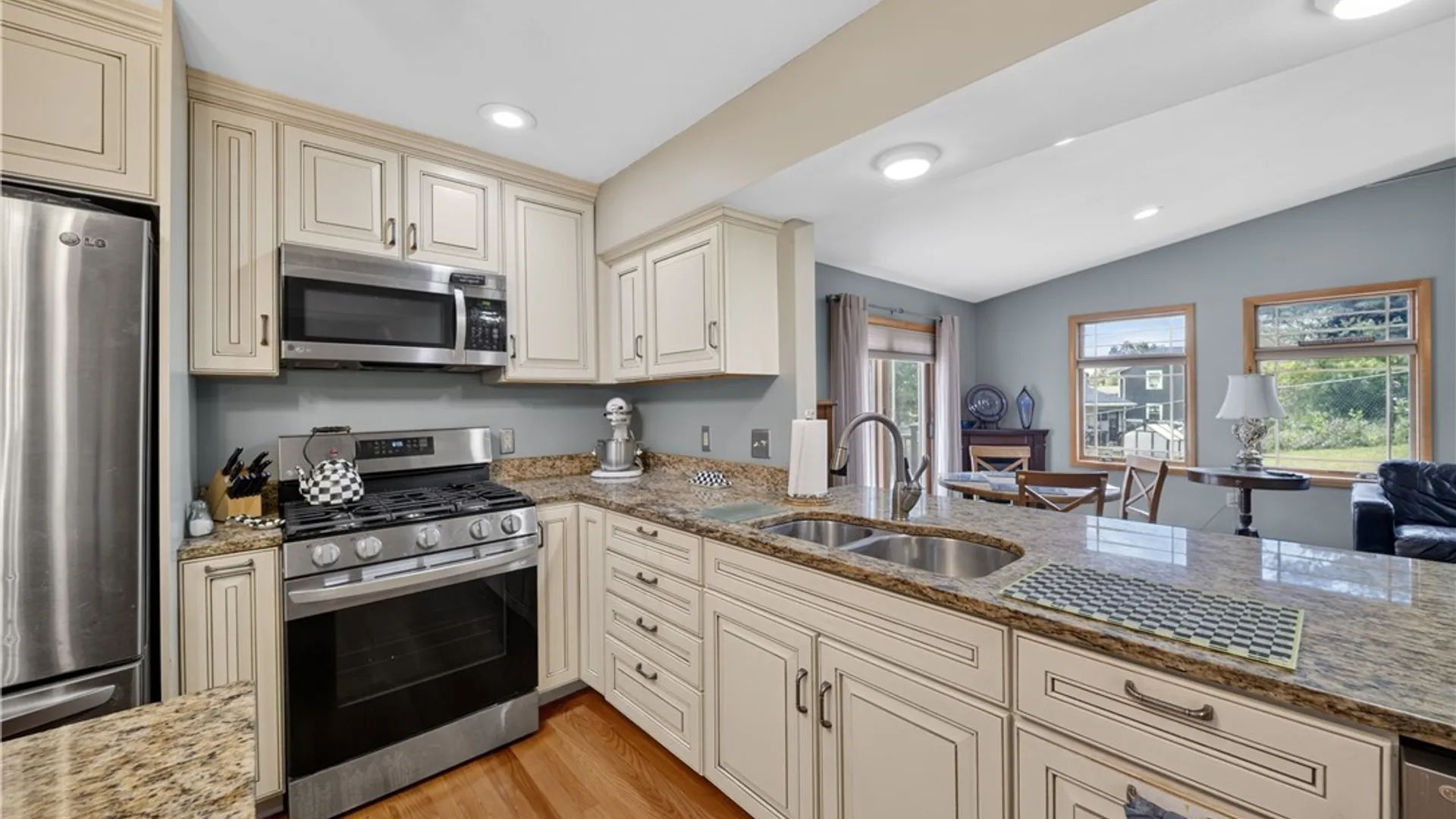 Property at 207 Eden Roc Circle, DeWitt, NY 13214 22