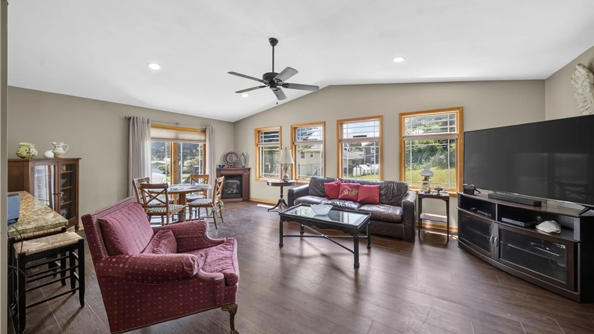 Property at 207 Eden Roc Circle, DeWitt, NY 13214 26