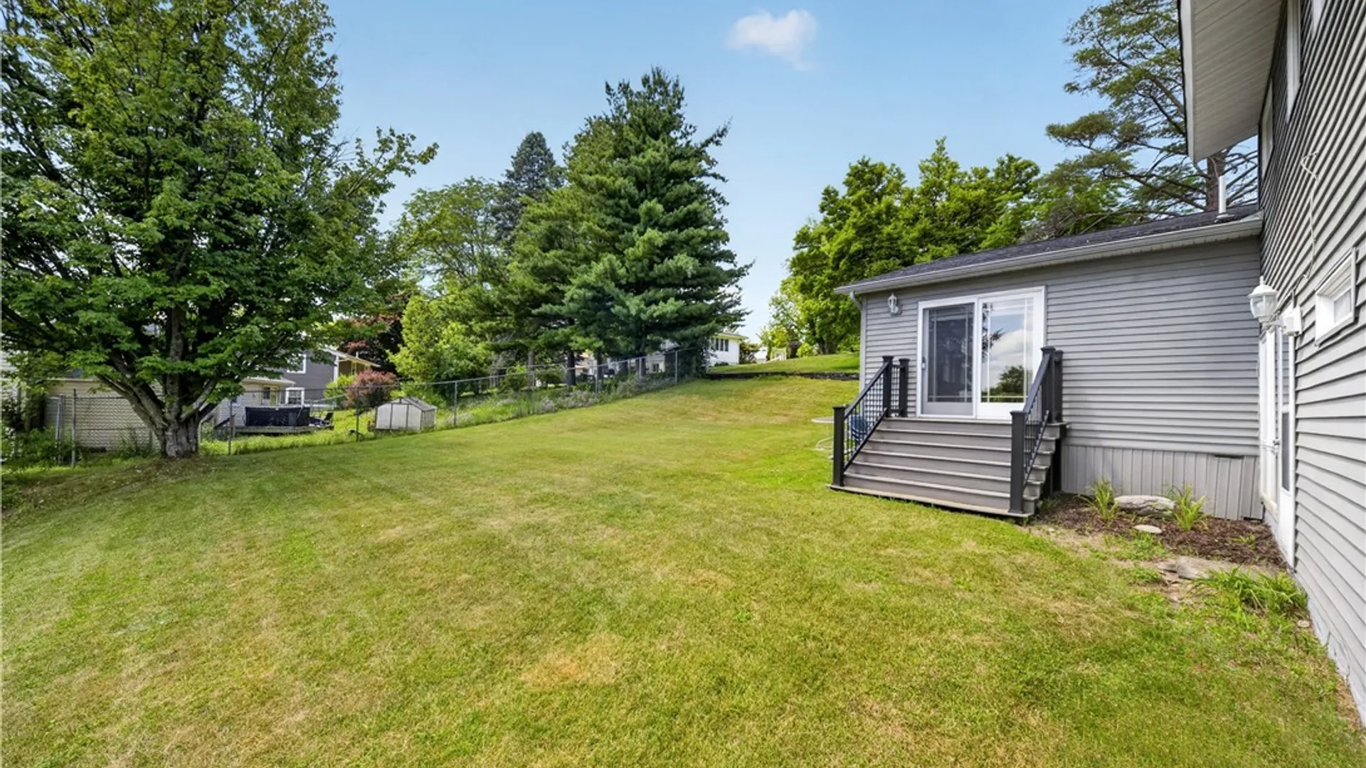 Property at 207 Eden Roc Circle, DeWitt, NY 13214 44