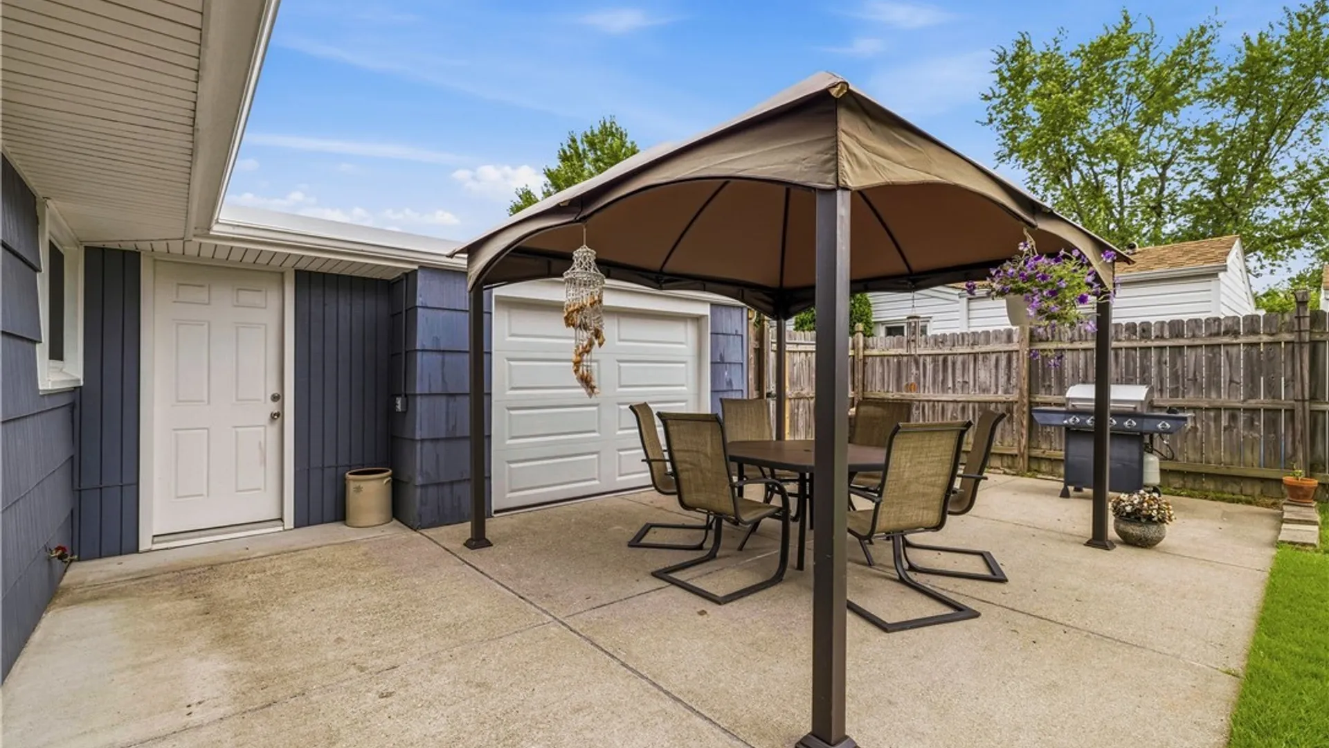 Property at 131 Burnside Drive, Tonawanda, NY 14150 25