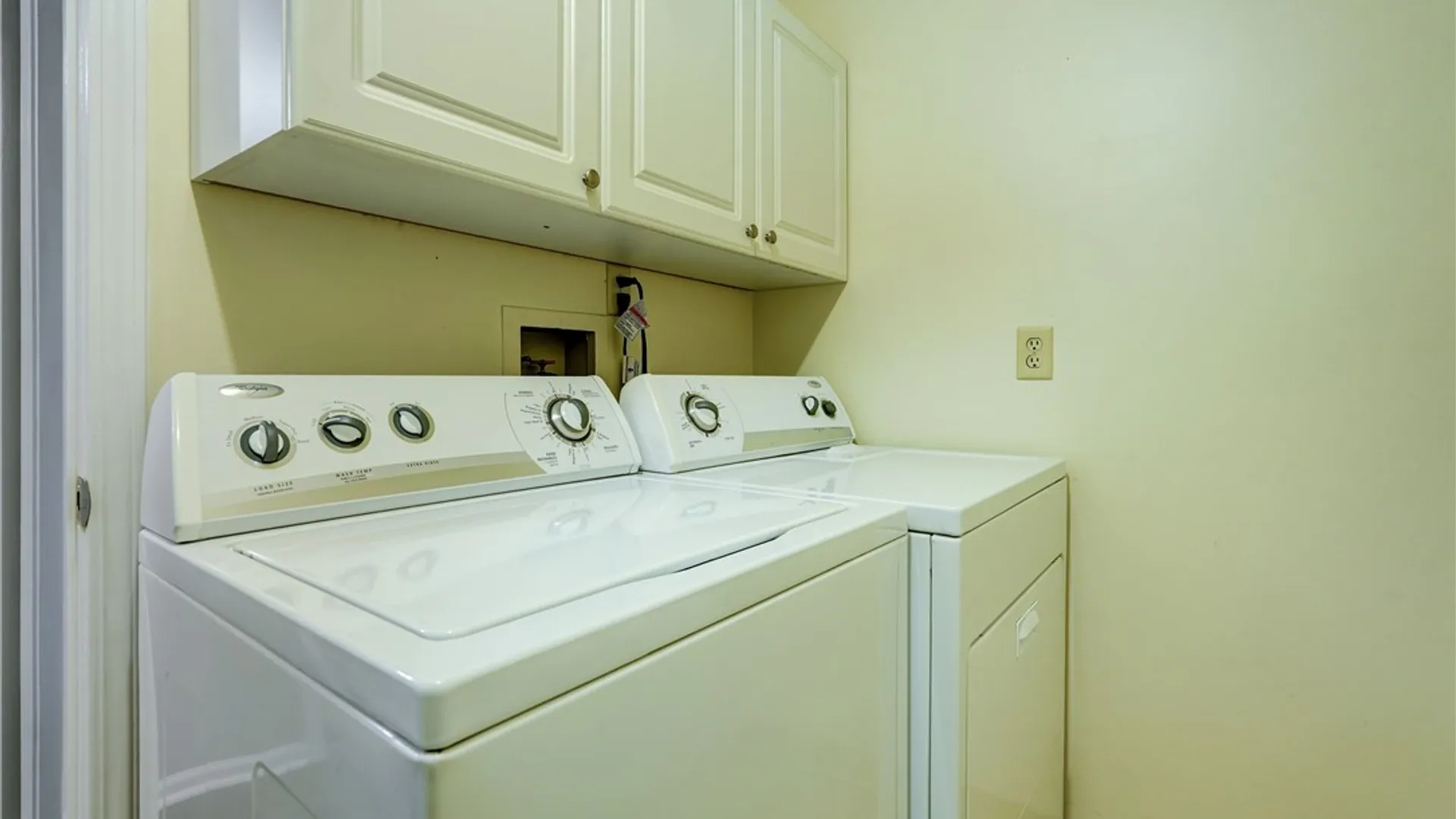 Property at 32 Chestnut Ct, Parma, NY 14468 23
