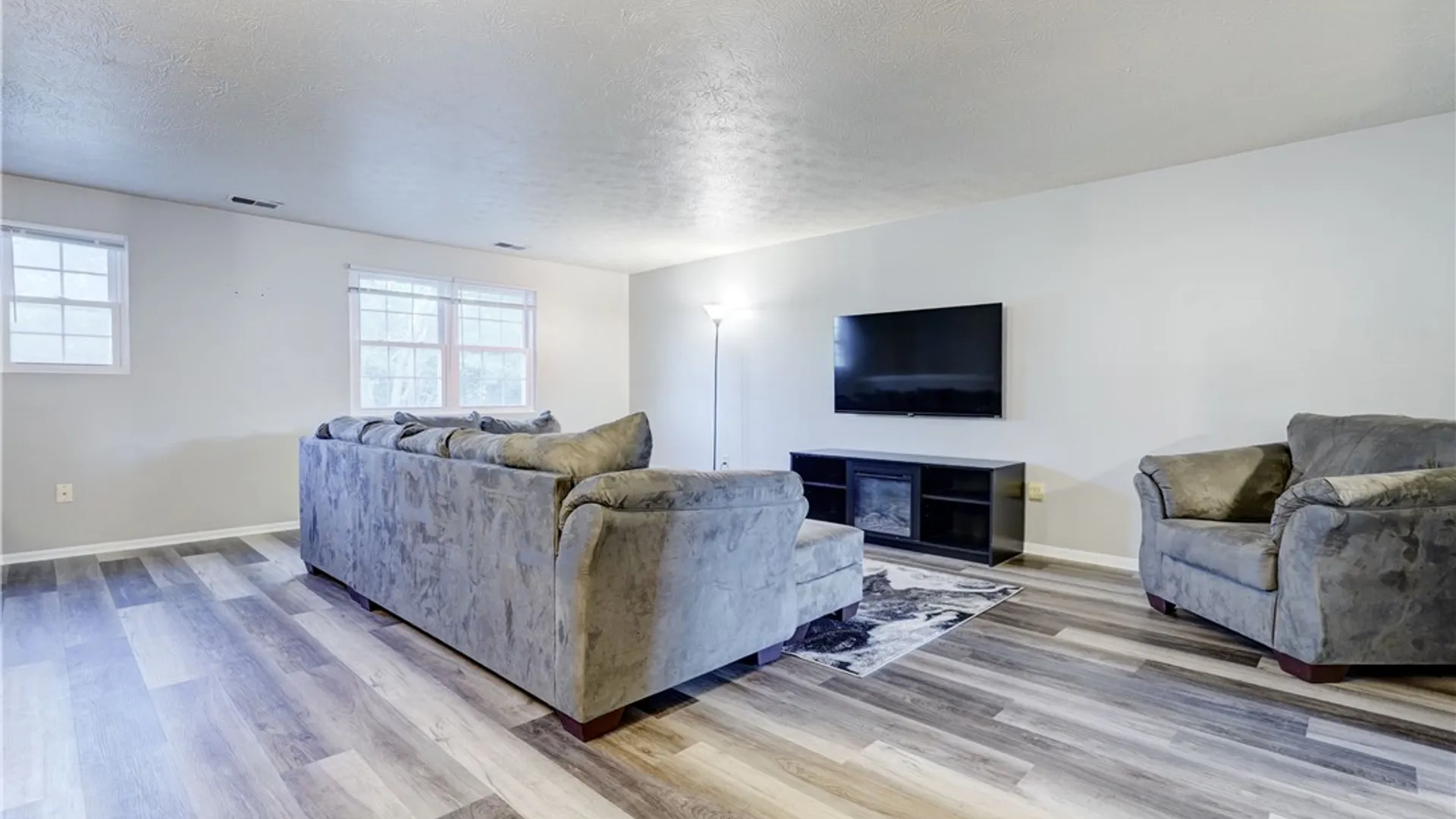 Property at 32 Chestnut Ct, Parma, NY 14468 7