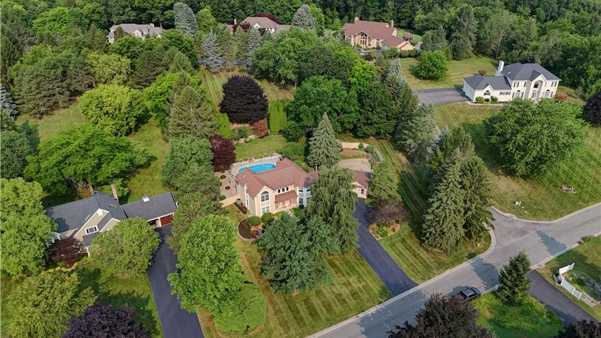 Property at 9 Foxboro Lane, Perinton, NY 14450 45