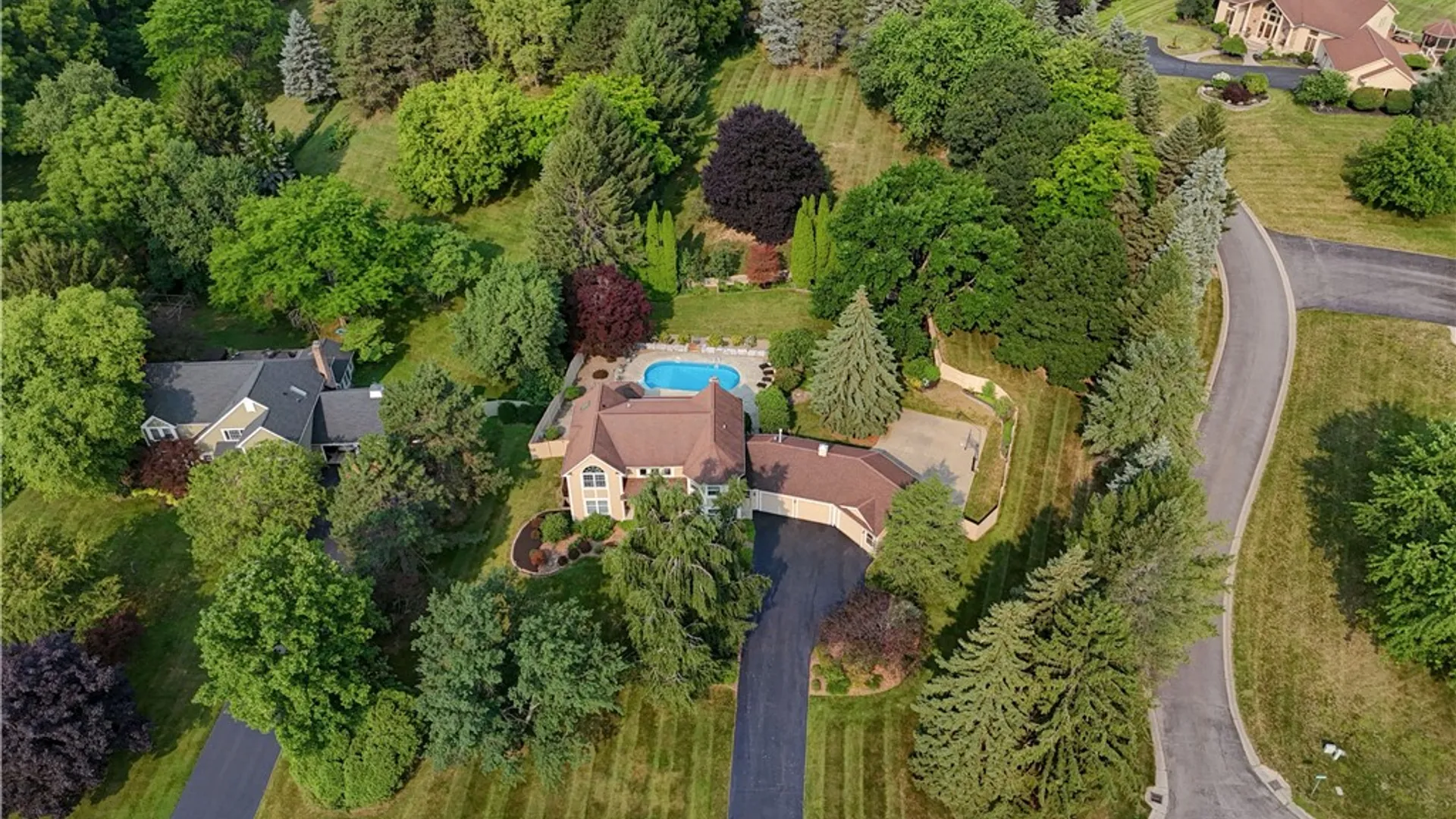 Property at 9 Foxboro Lane, Perinton, NY 14450 5