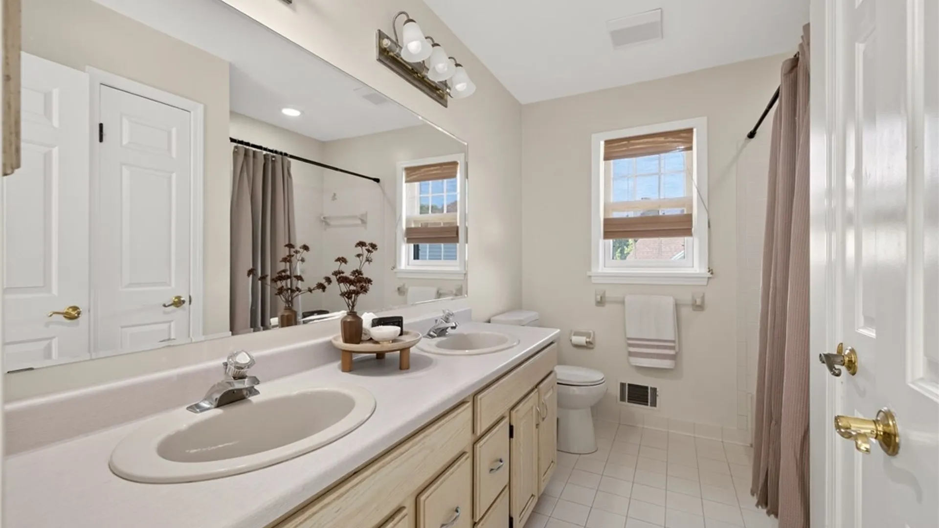 Property at 42 Cardogan Square, Penfield, NY 14625 27