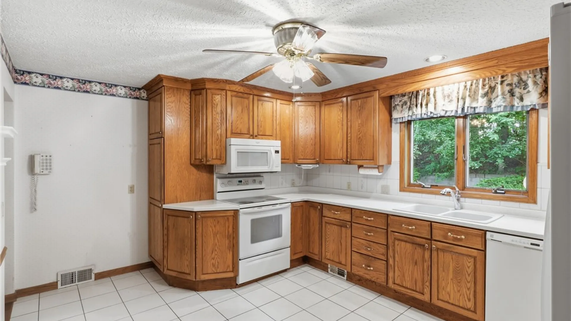 Property at 314 Roosevelt Road, East Rochester, NY 14445 8