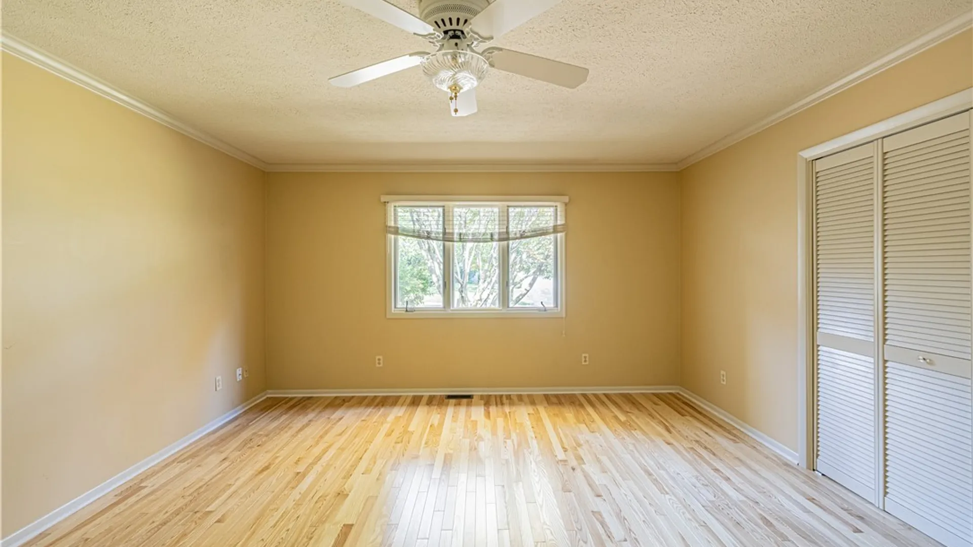 Property at 21 Woodbury Way, Perinton, NY 14450 20