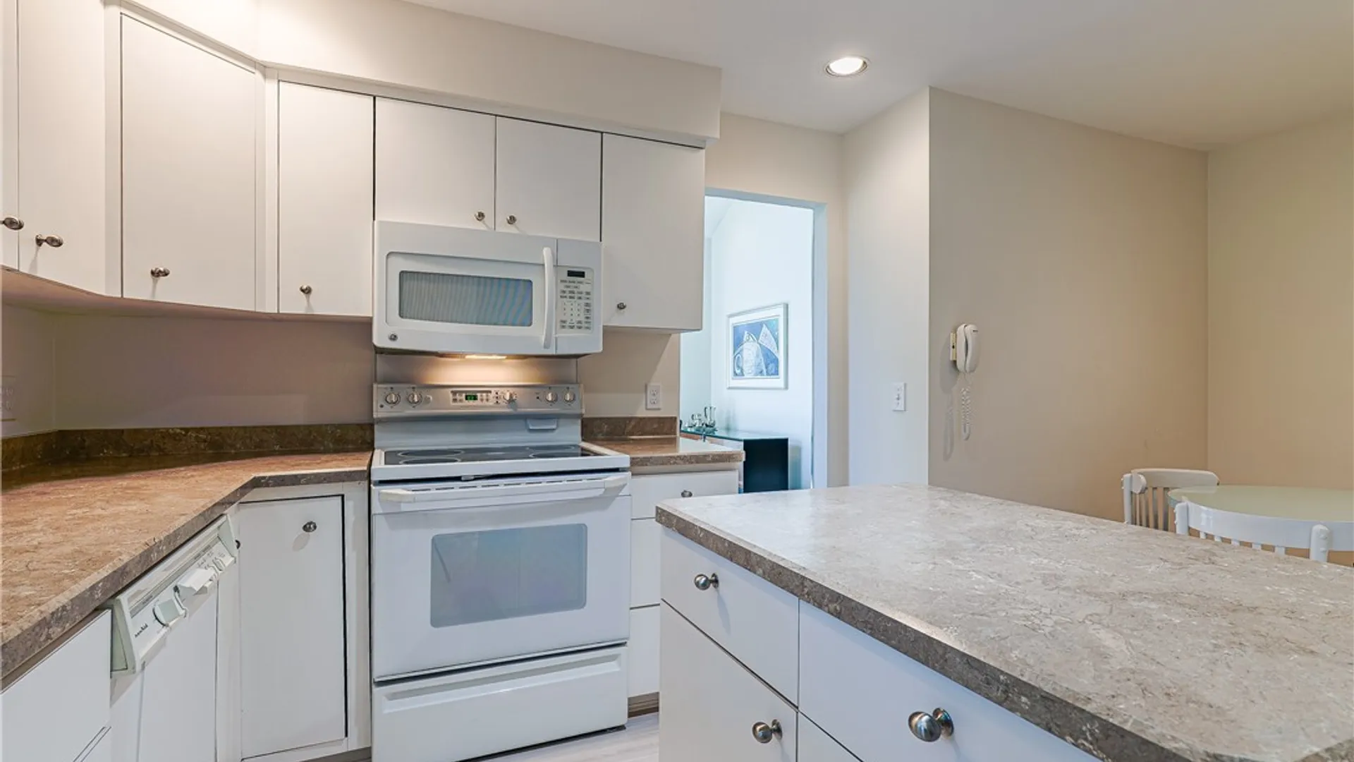 Property at 20 Greenwood Park, Pittsford, NY 14534 14
