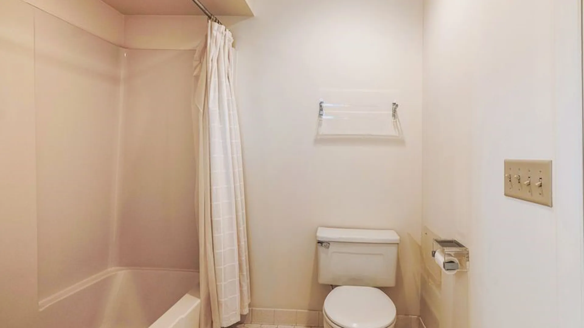 Property at 20 Greenwood Park, Pittsford, NY 14534 27