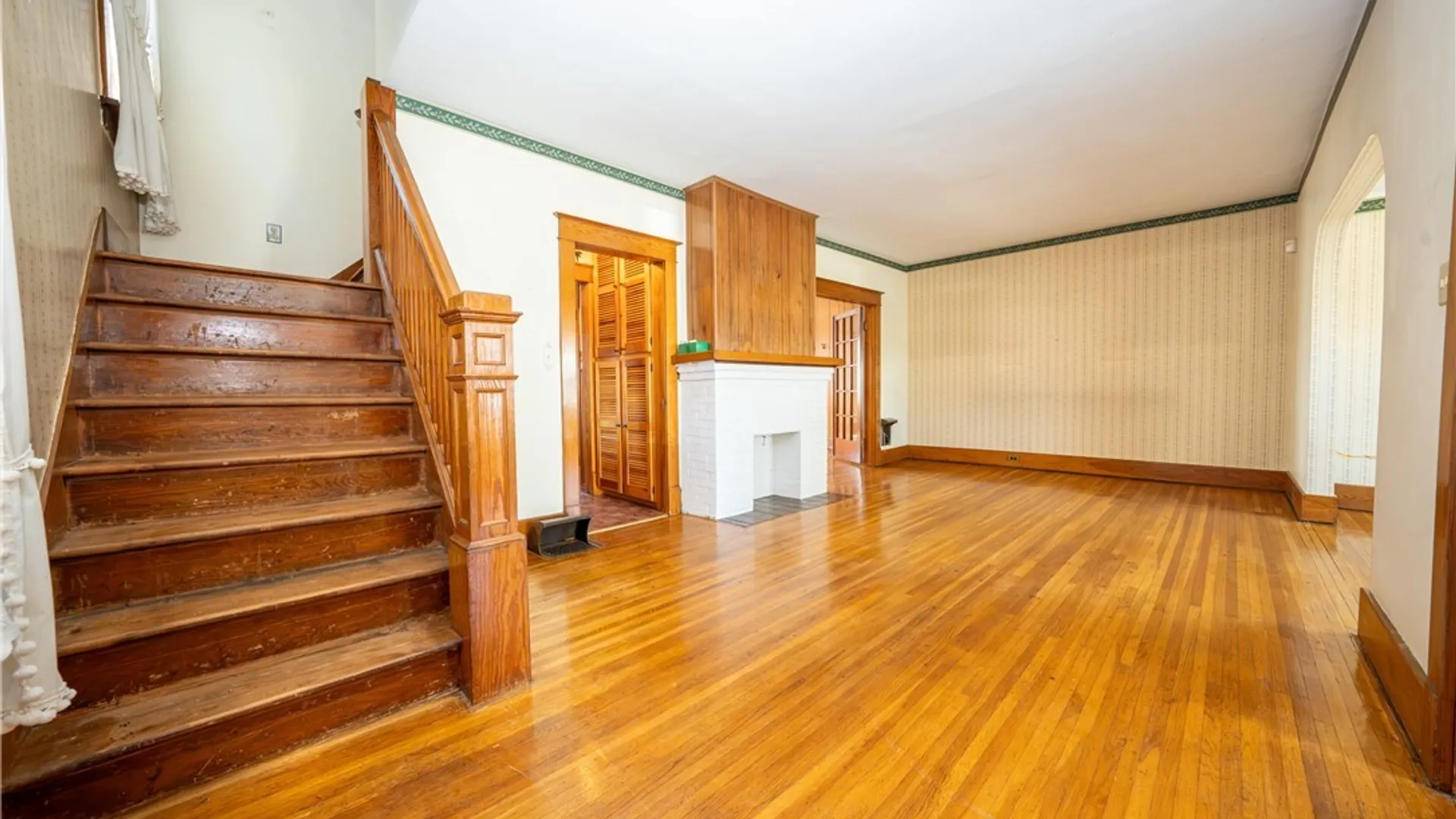 Property at 49 Edgewood Avenue, Buffalo, NY 14220 5