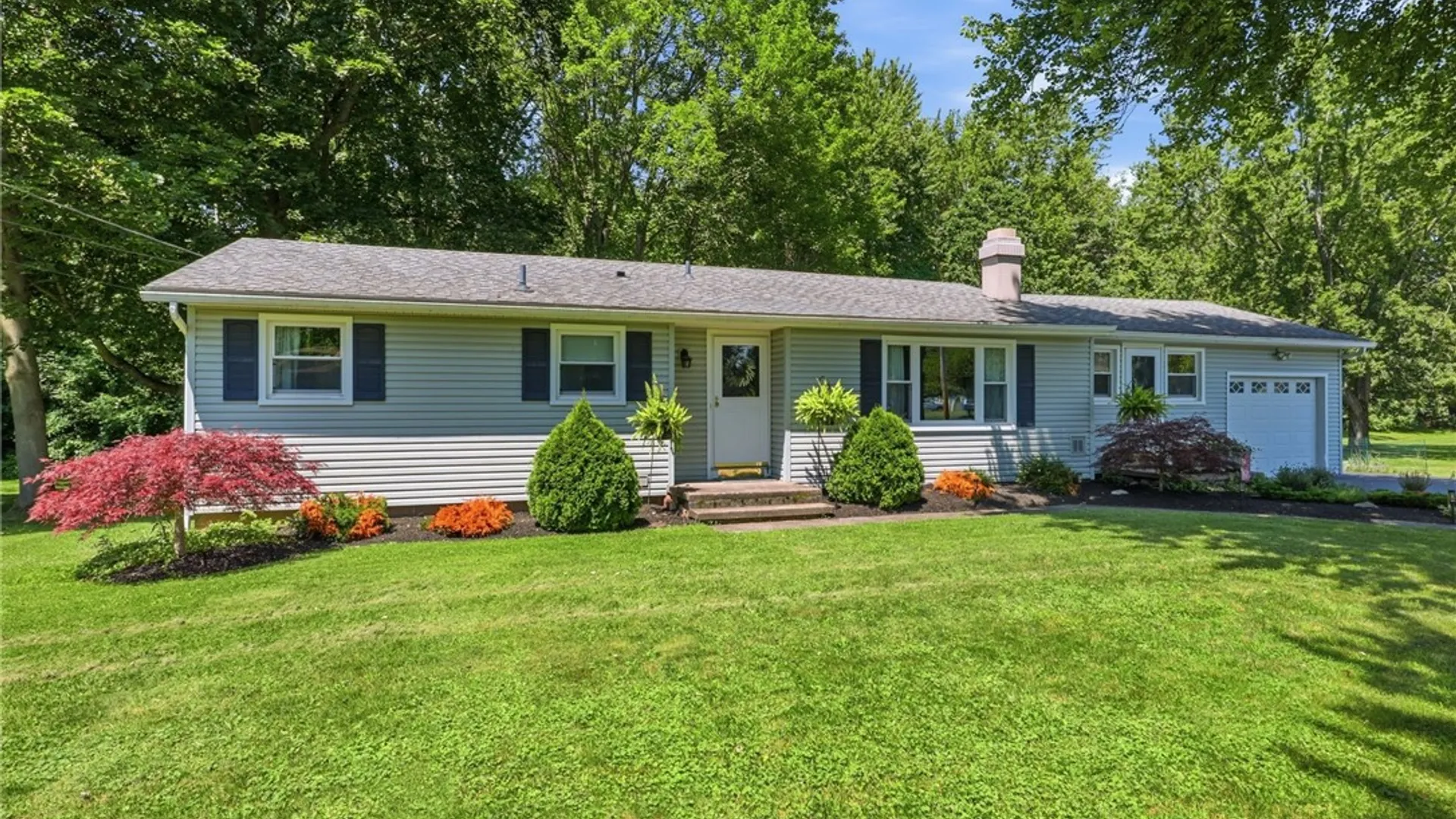 Property at 5 Ronald Circle, Ogden, NY 14559 2
