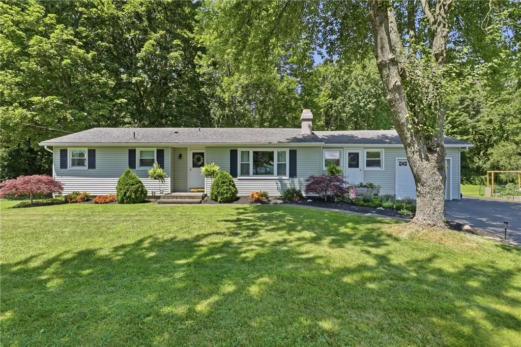 Property at 5 Ronald Circle, Ogden, NY 14559