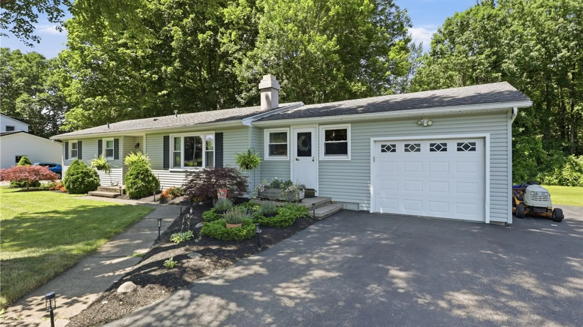 Property at 5 Ronald Circle, Ogden, NY 14559 3