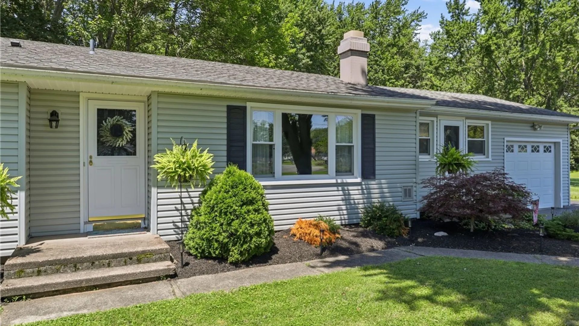 Property at 5 Ronald Circle, Ogden, NY 14559 4