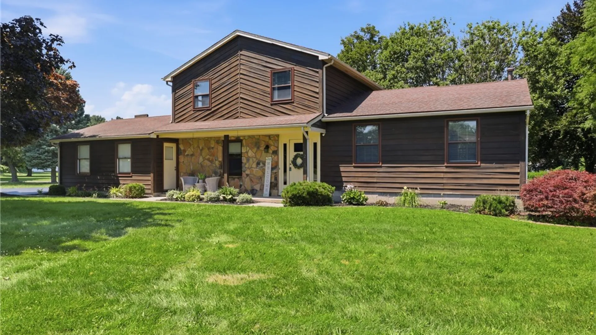 Property at 2 Casimir Circle, Irondequoit, NY 14617 2