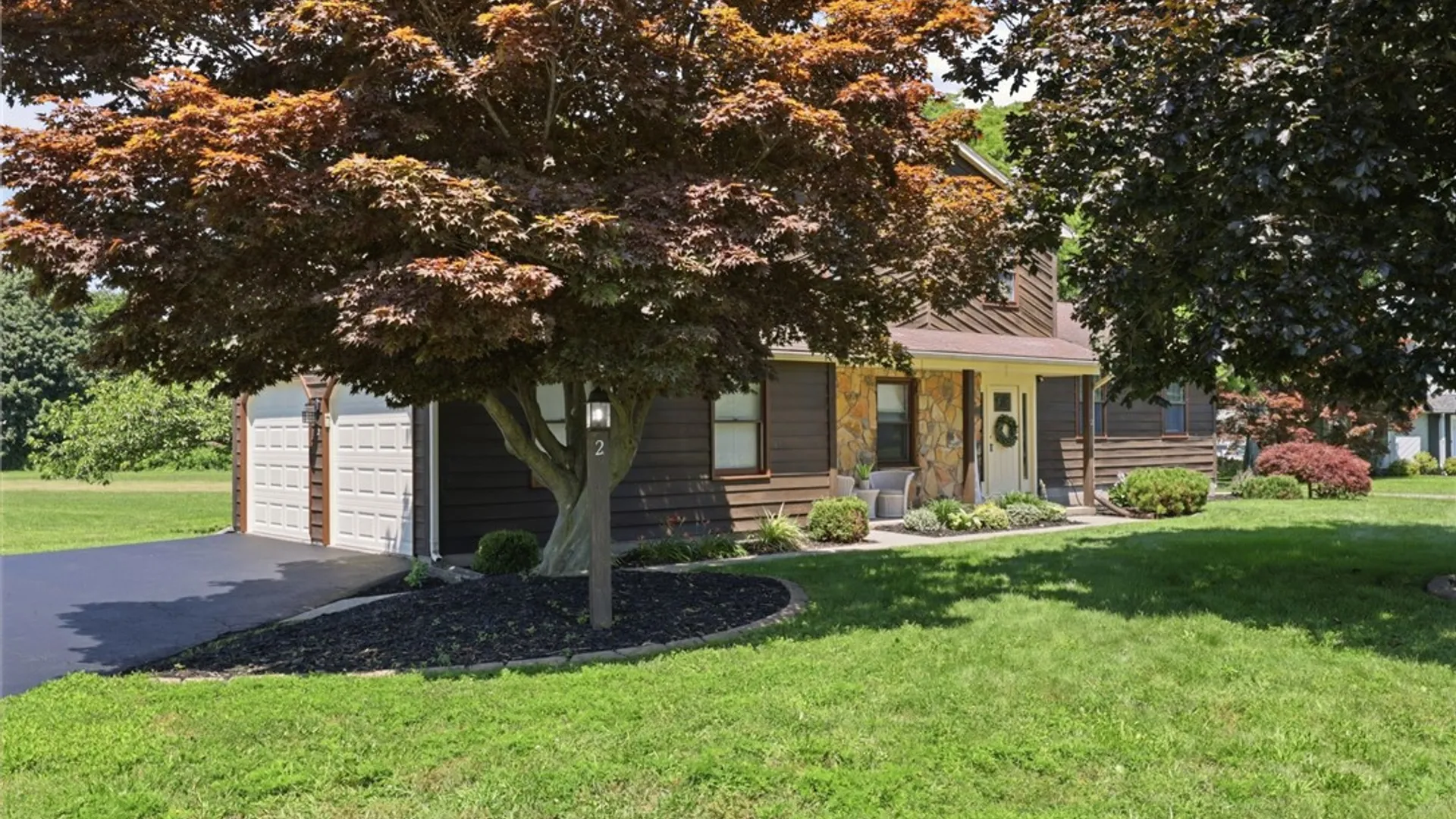 Property at 2 Casimir Circle, Irondequoit, NY 14617 3