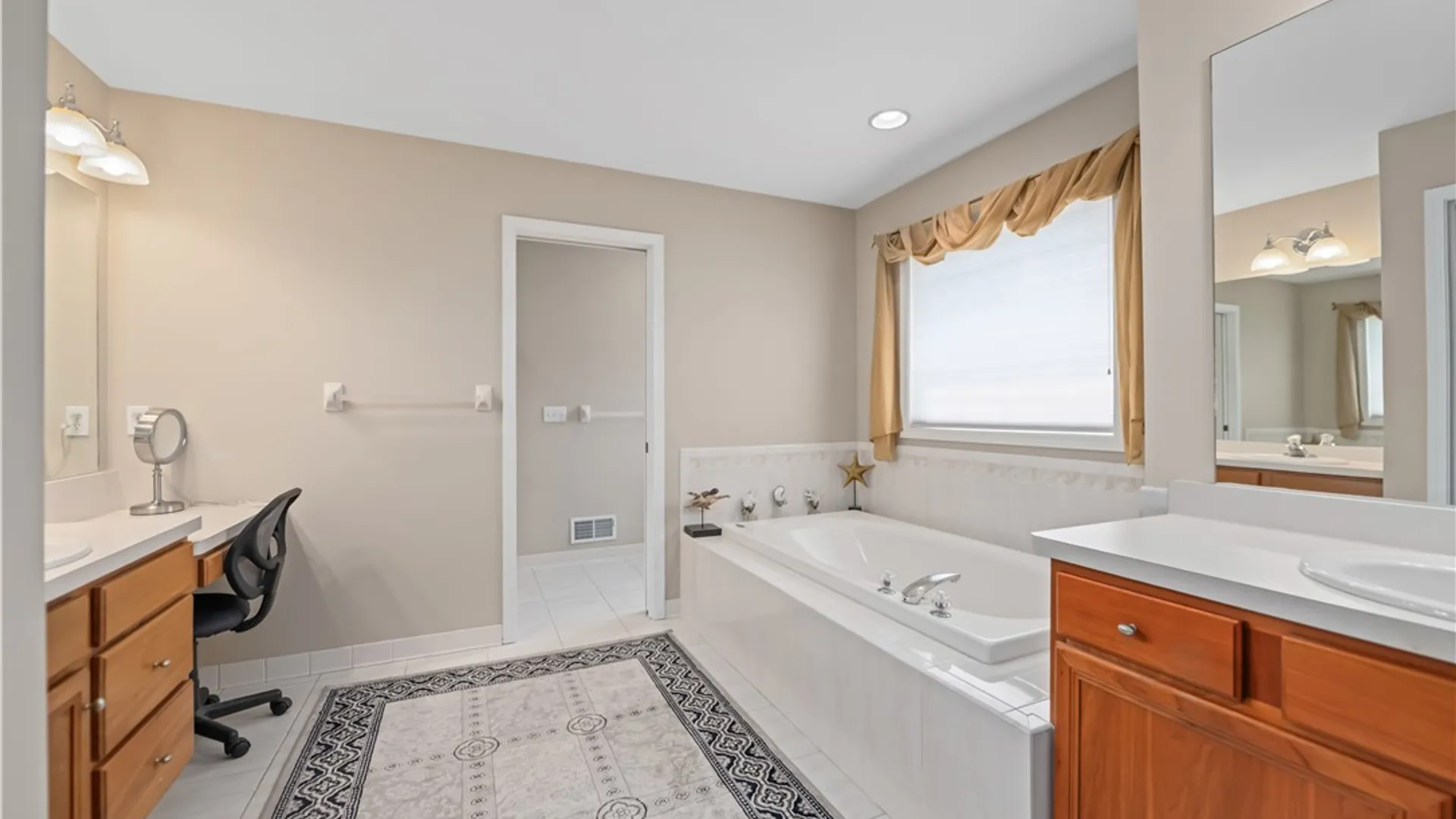 Property at 11 Lanaray Park, Perinton, NY 14450 34