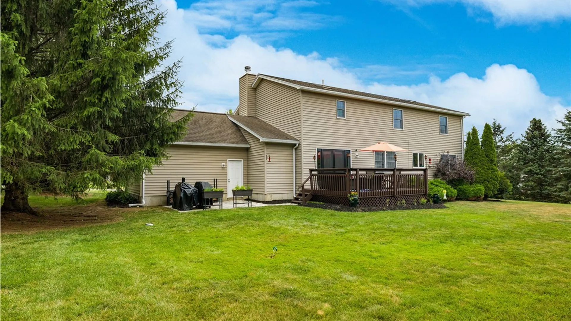 Property at 10 Galway Road, New Hartford, NY 13413 35