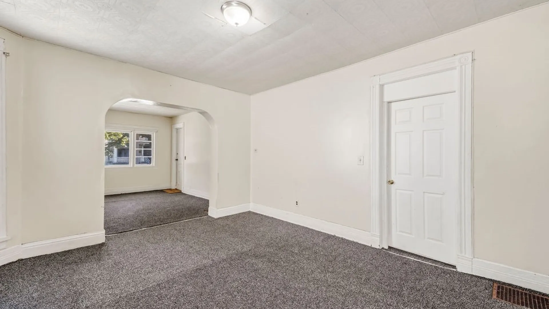 Property at 504 Woodlawn Avenue, Buffalo, NY 14208 10