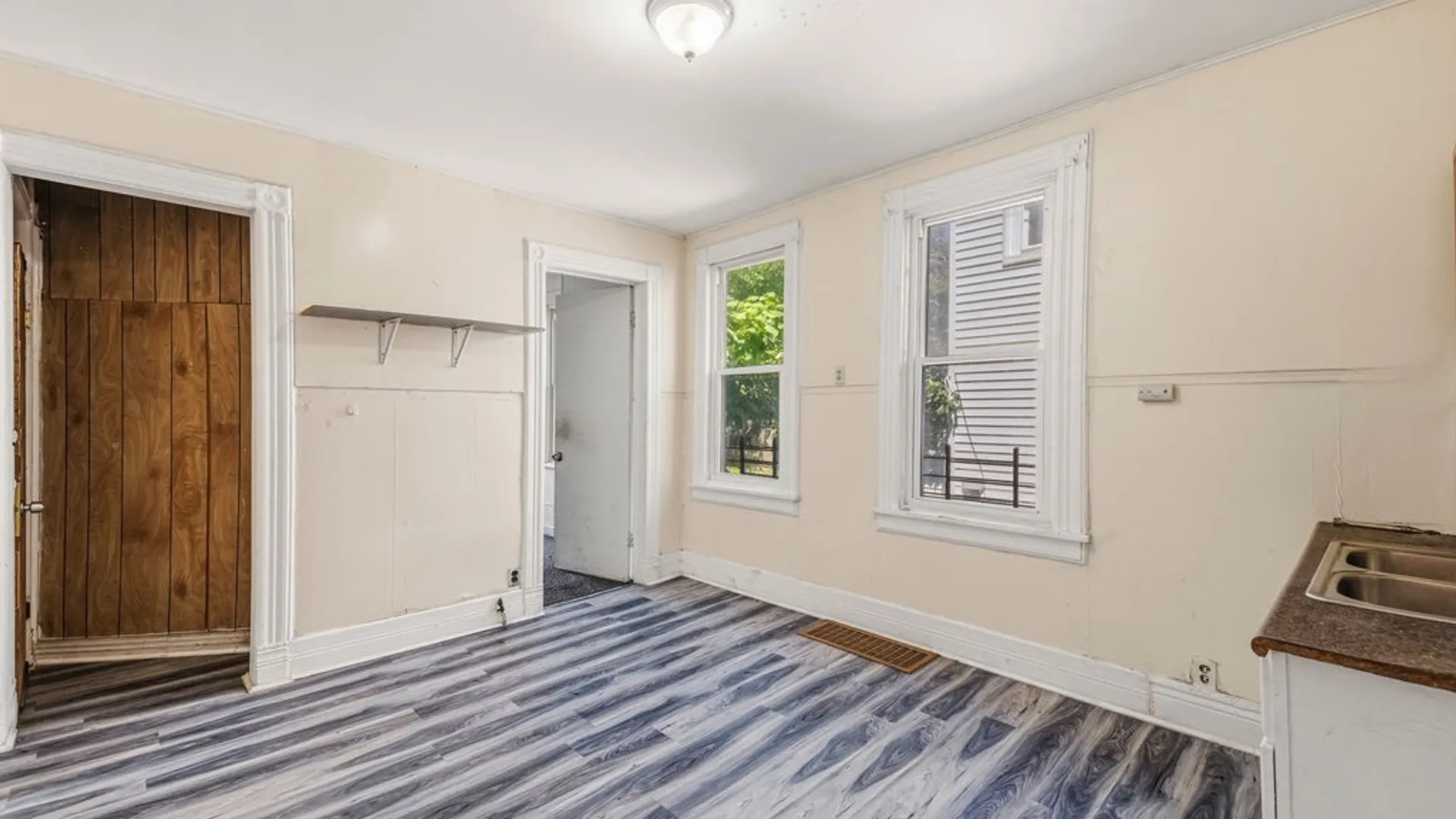 Property at 504 Woodlawn Avenue, Buffalo, NY 14208 15