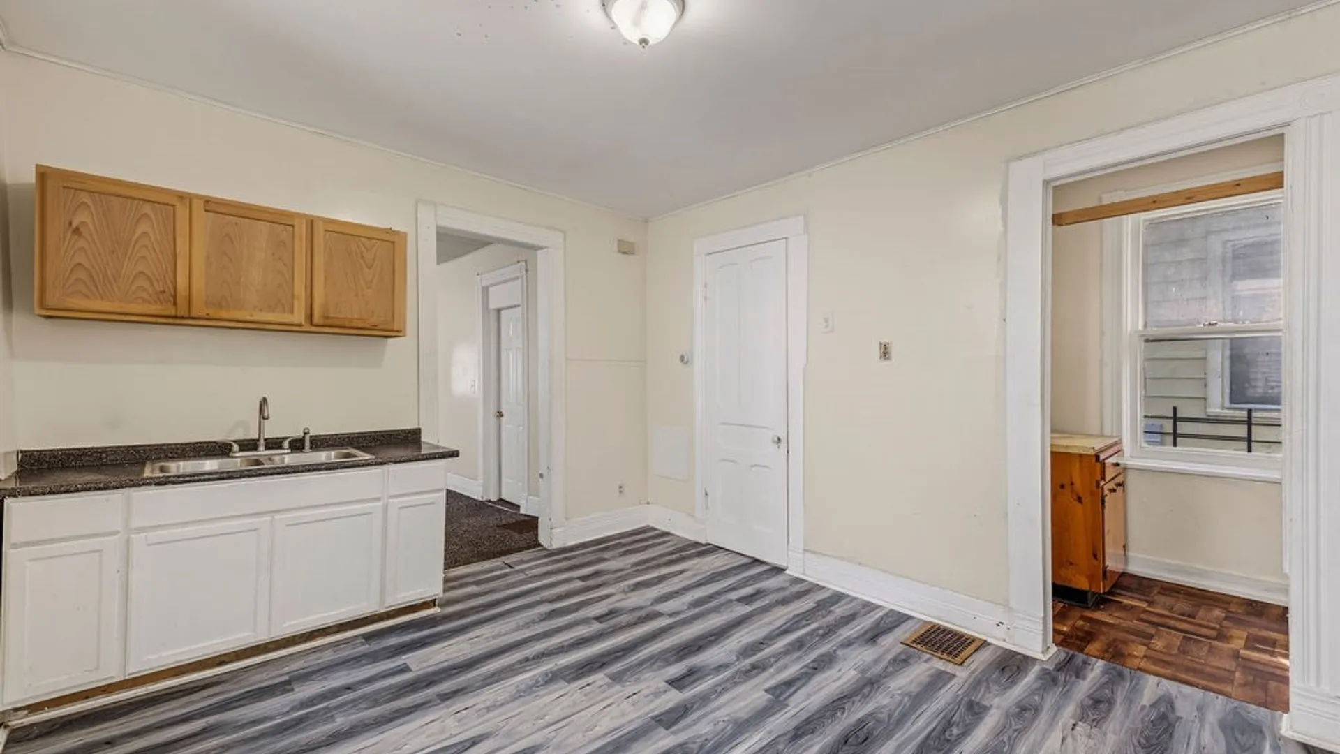 Property at 504 Woodlawn Avenue, Buffalo, NY 14208 16