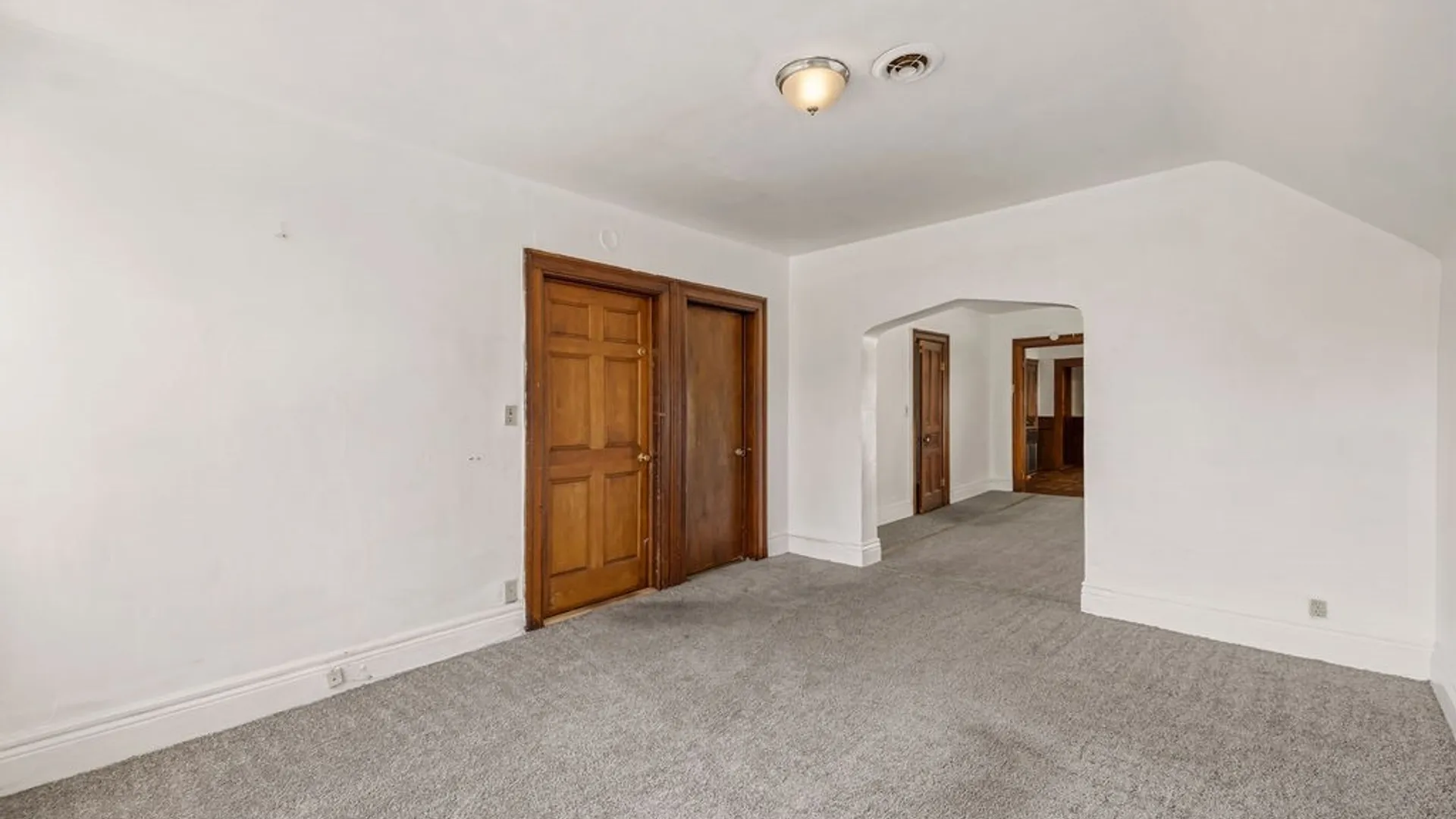 Property at 504 Woodlawn Avenue, Buffalo, NY 14208 23