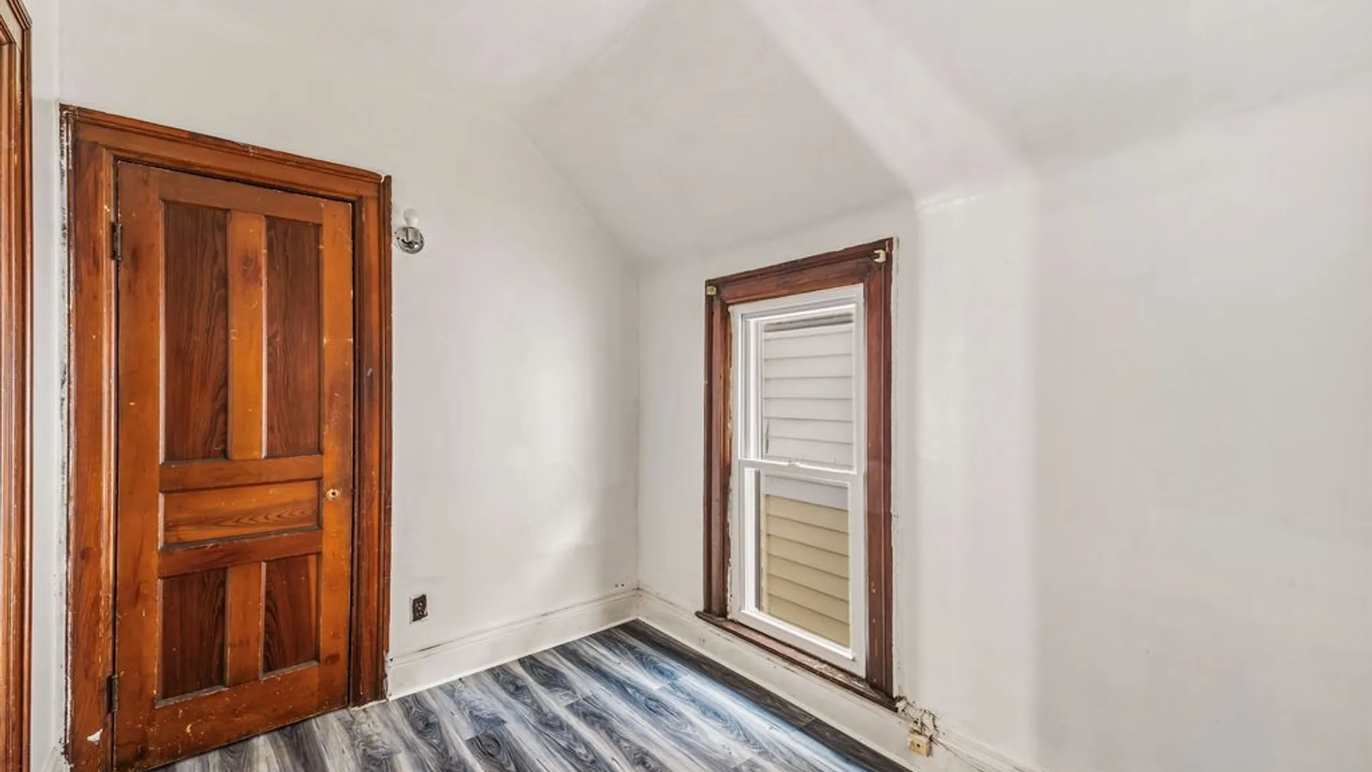 Property at 504 Woodlawn Avenue, Buffalo, NY 14208 27