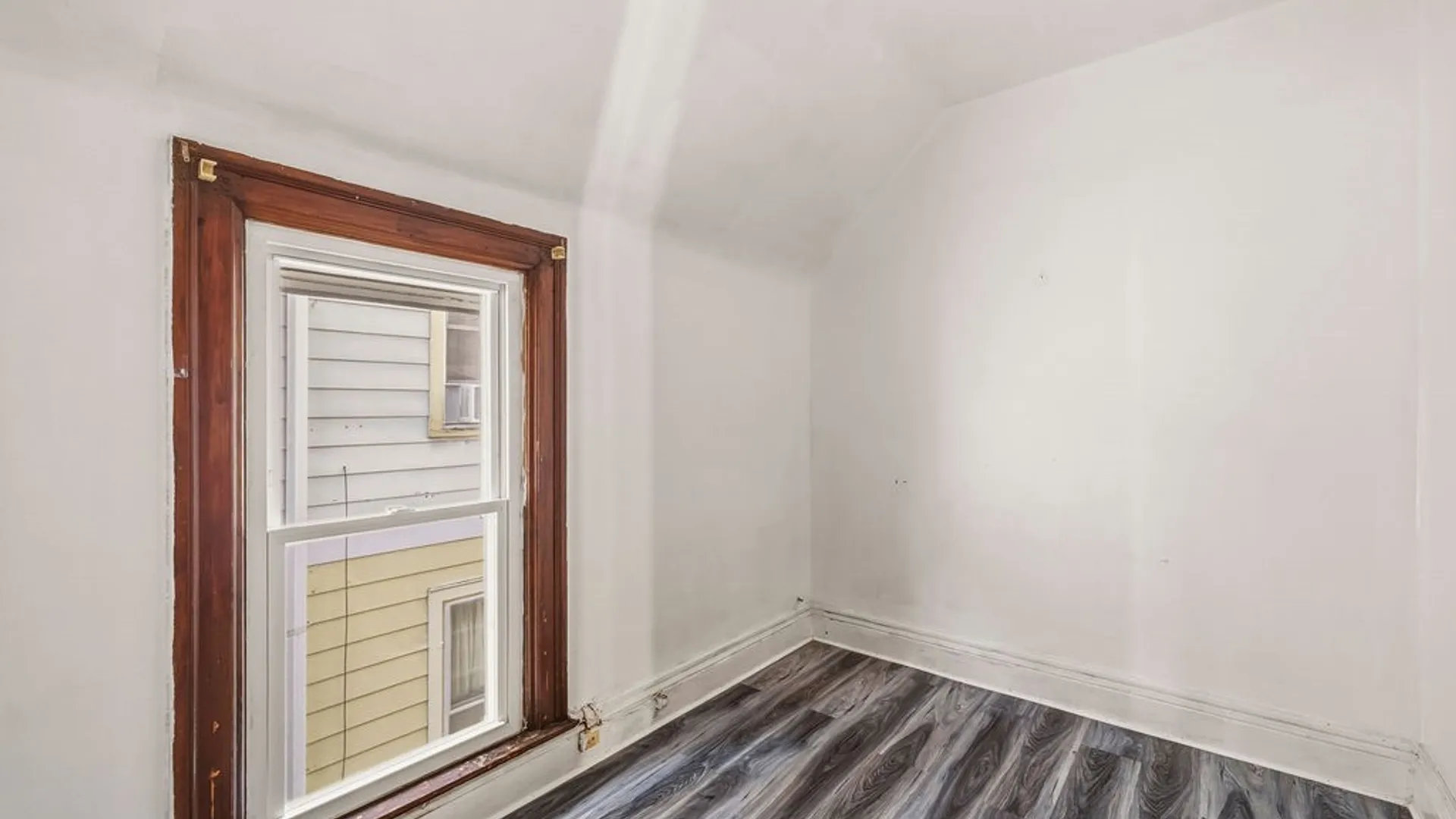 Property at 504 Woodlawn Avenue, Buffalo, NY 14208 28