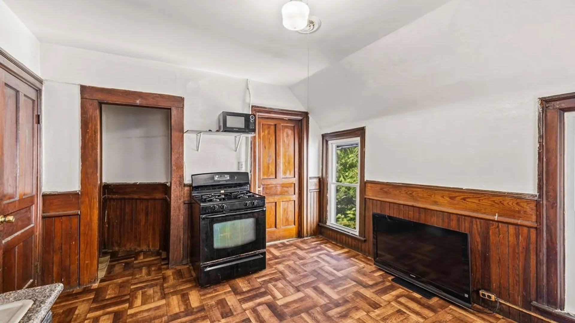 Property at 504 Woodlawn Avenue, Buffalo, NY 14208 29